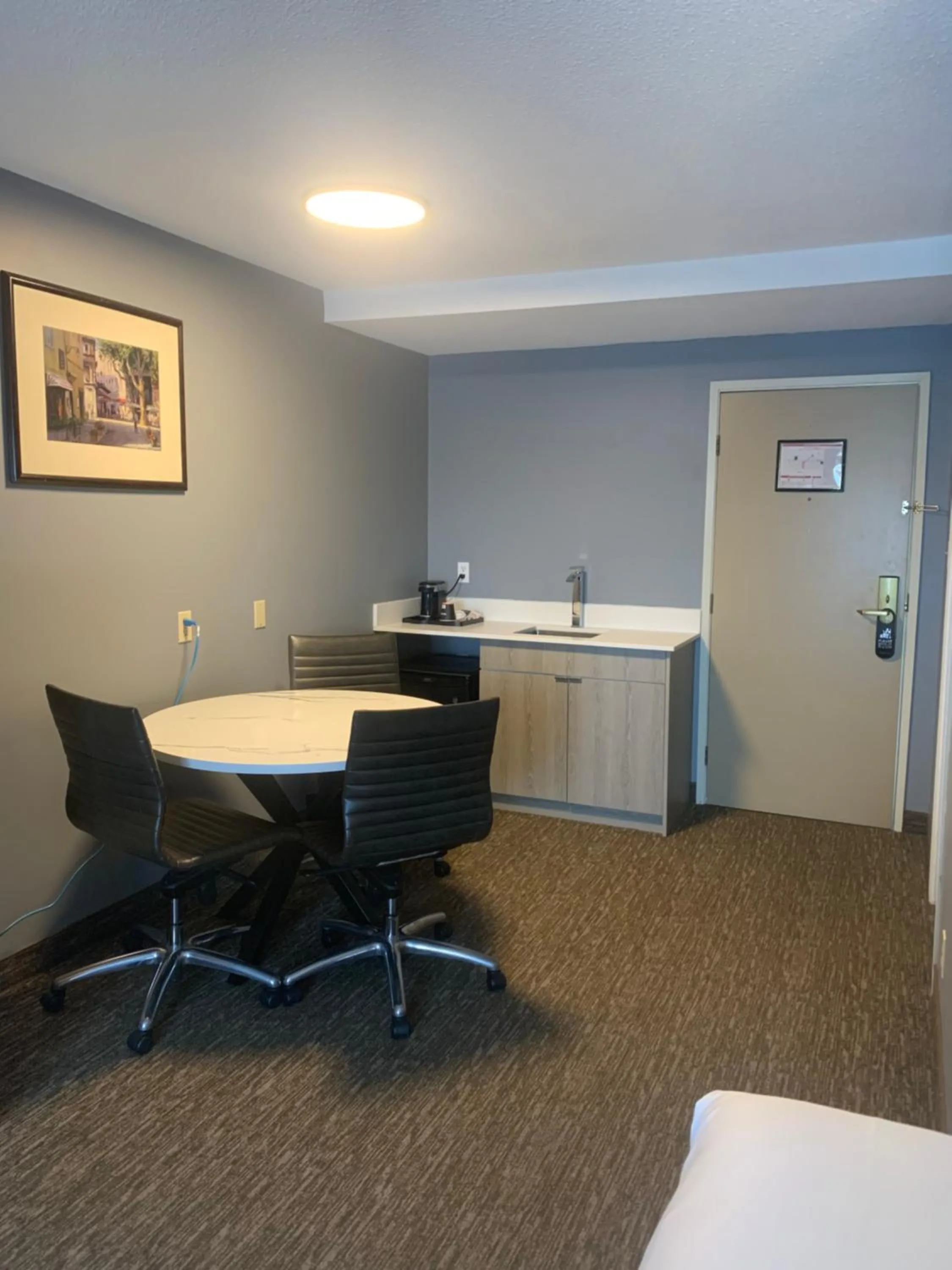 Dining area in Anchor Inn and Suites