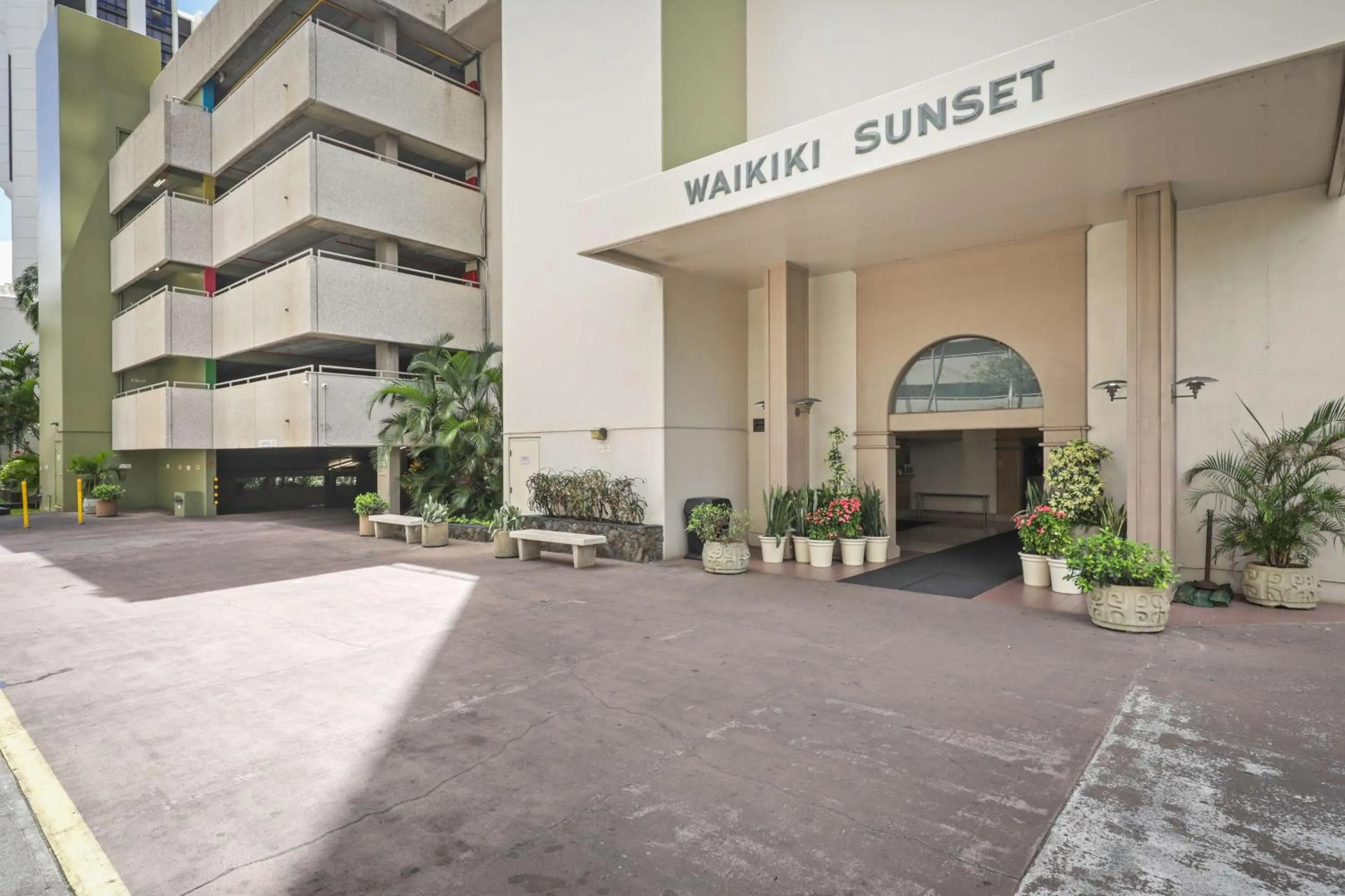 Property building in Aston Waikiki Sunset