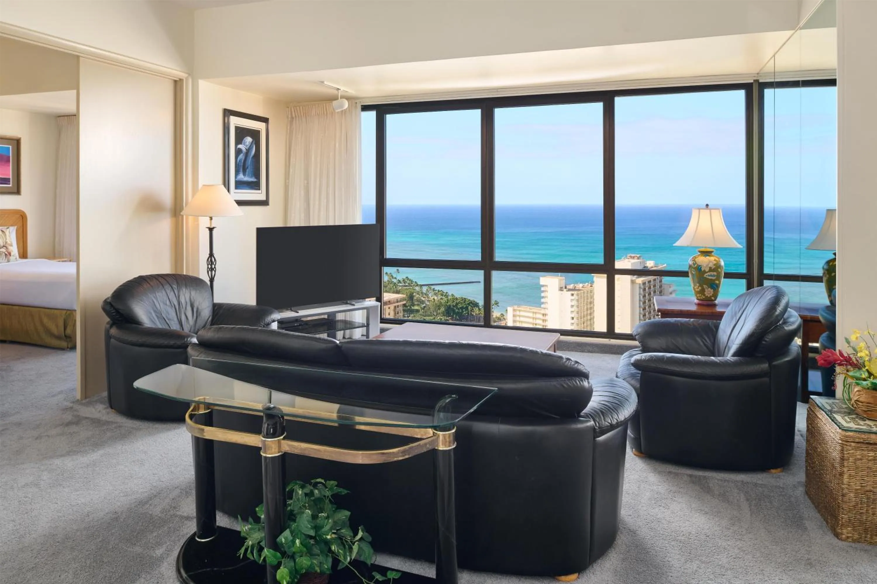 Bedroom, Bed in Aston Waikiki Sunset