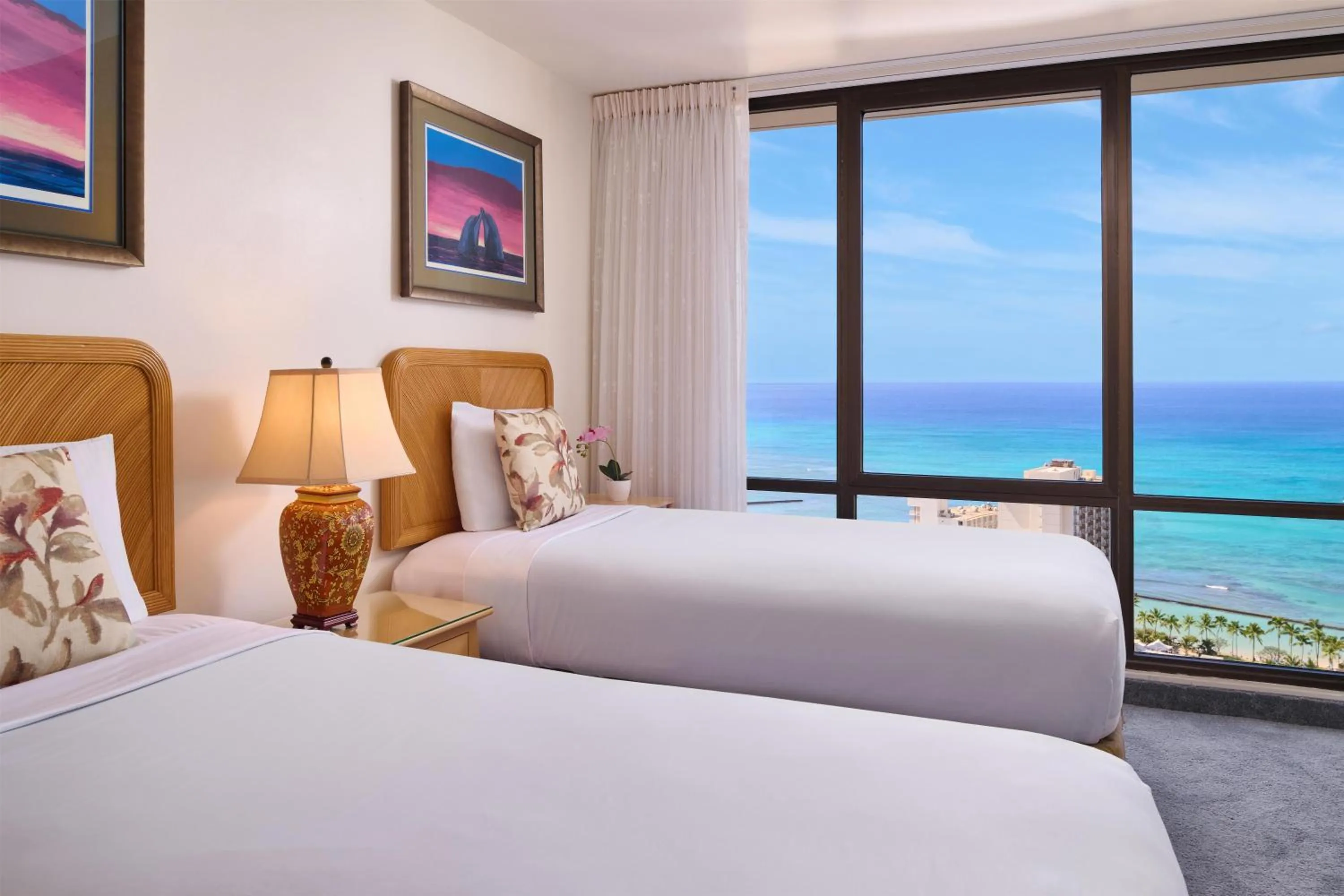 Bedroom, Bed in Aston Waikiki Sunset