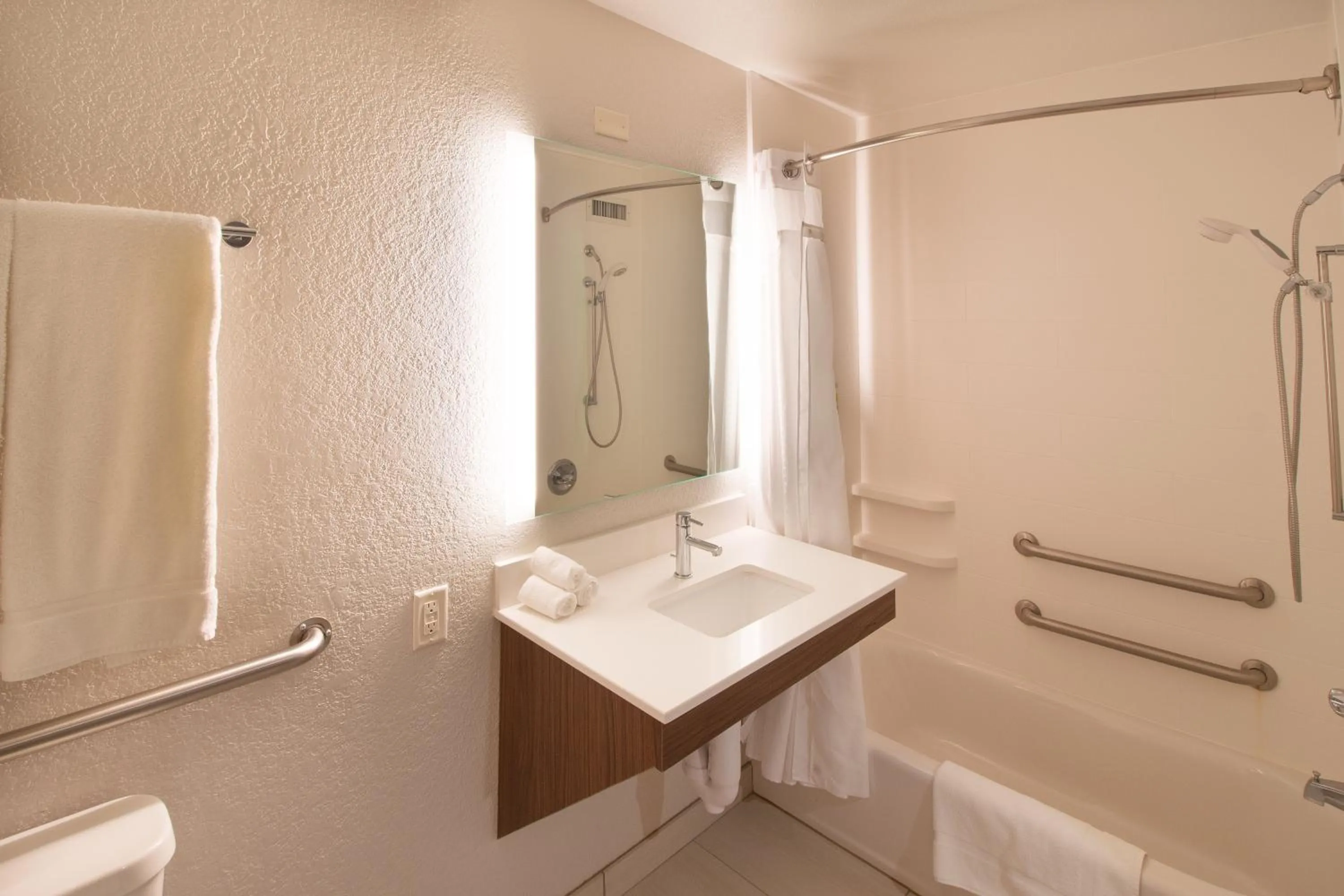 Bathroom in Holiday Inn Express & Suites - Worthington by IHG