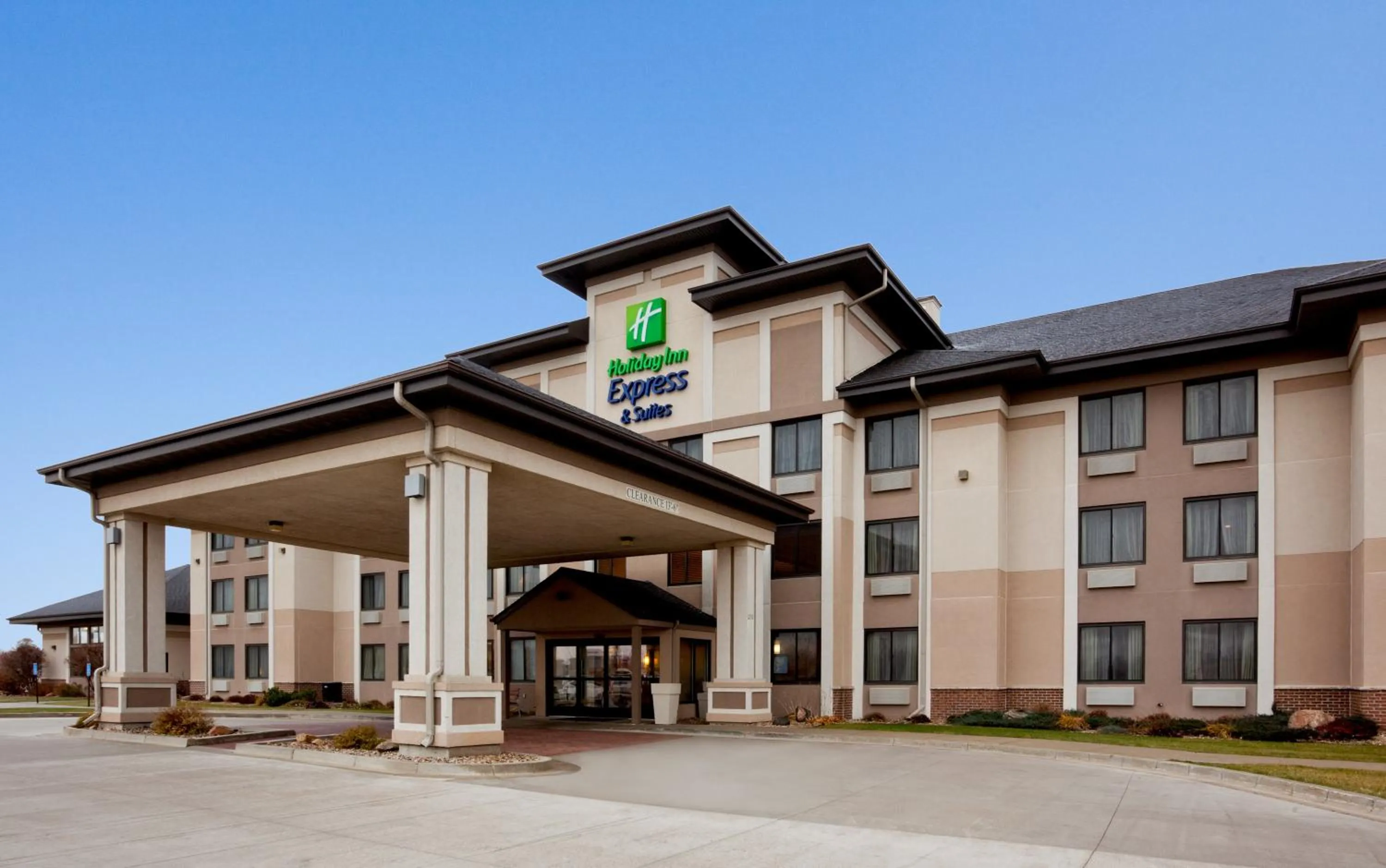 Property building in Holiday Inn Express & Suites - Worthington by IHG