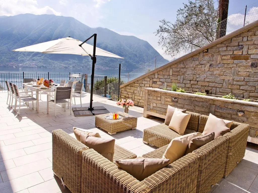 Sala Comacina Residence Apartment 5 - Sleeps up to 10 by Italian Apartments