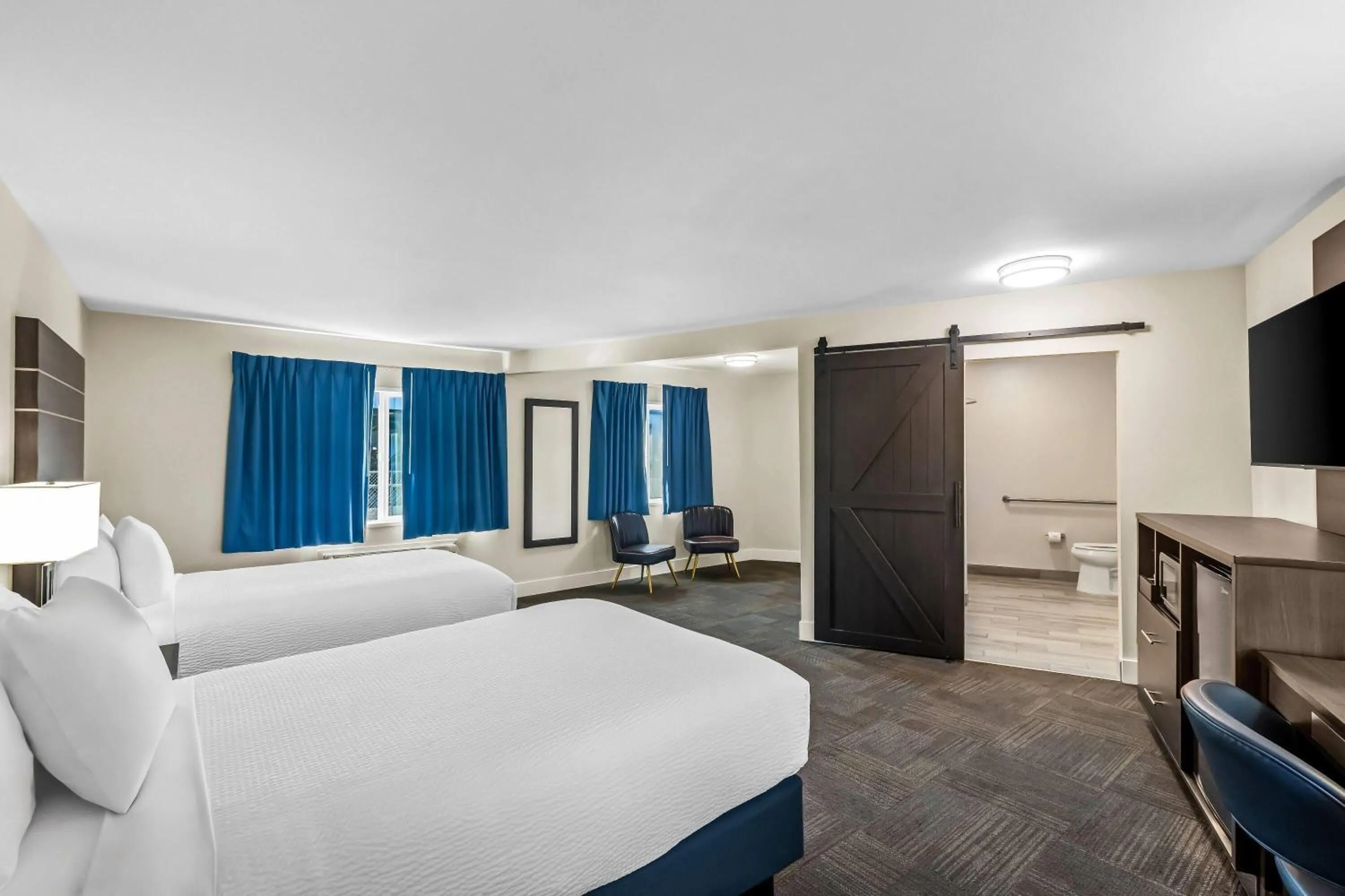 Bed in Travelodge by Wyndham Santa Rosa Wine Country