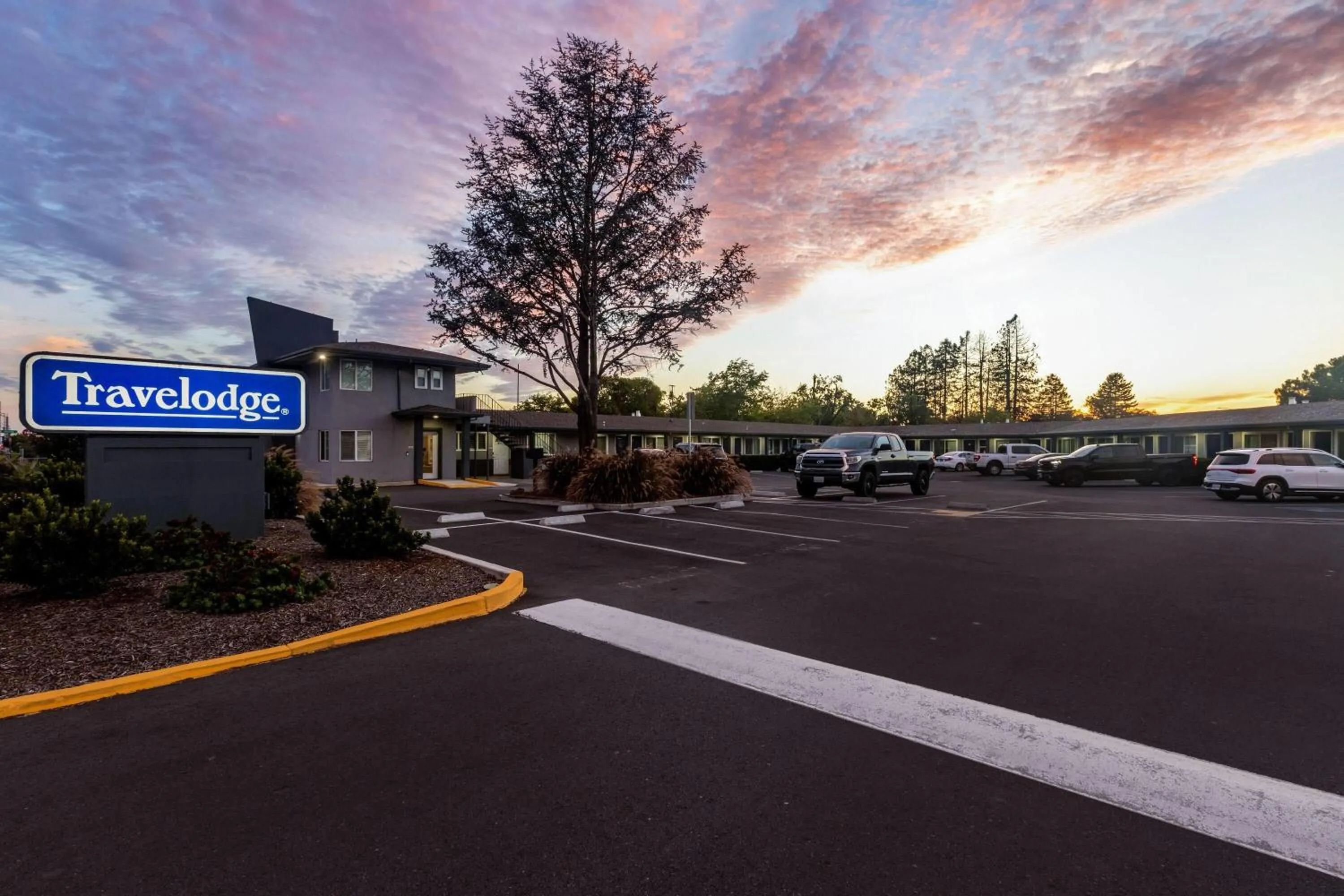 Property building in Travelodge by Wyndham Santa Rosa Wine Country