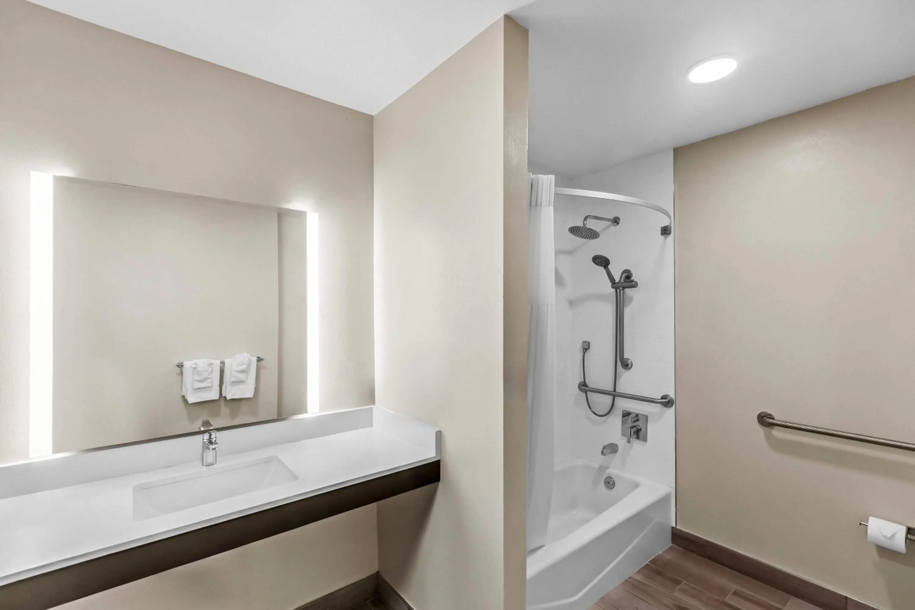 Bathroom in Travelodge by Wyndham Santa Rosa Wine Country