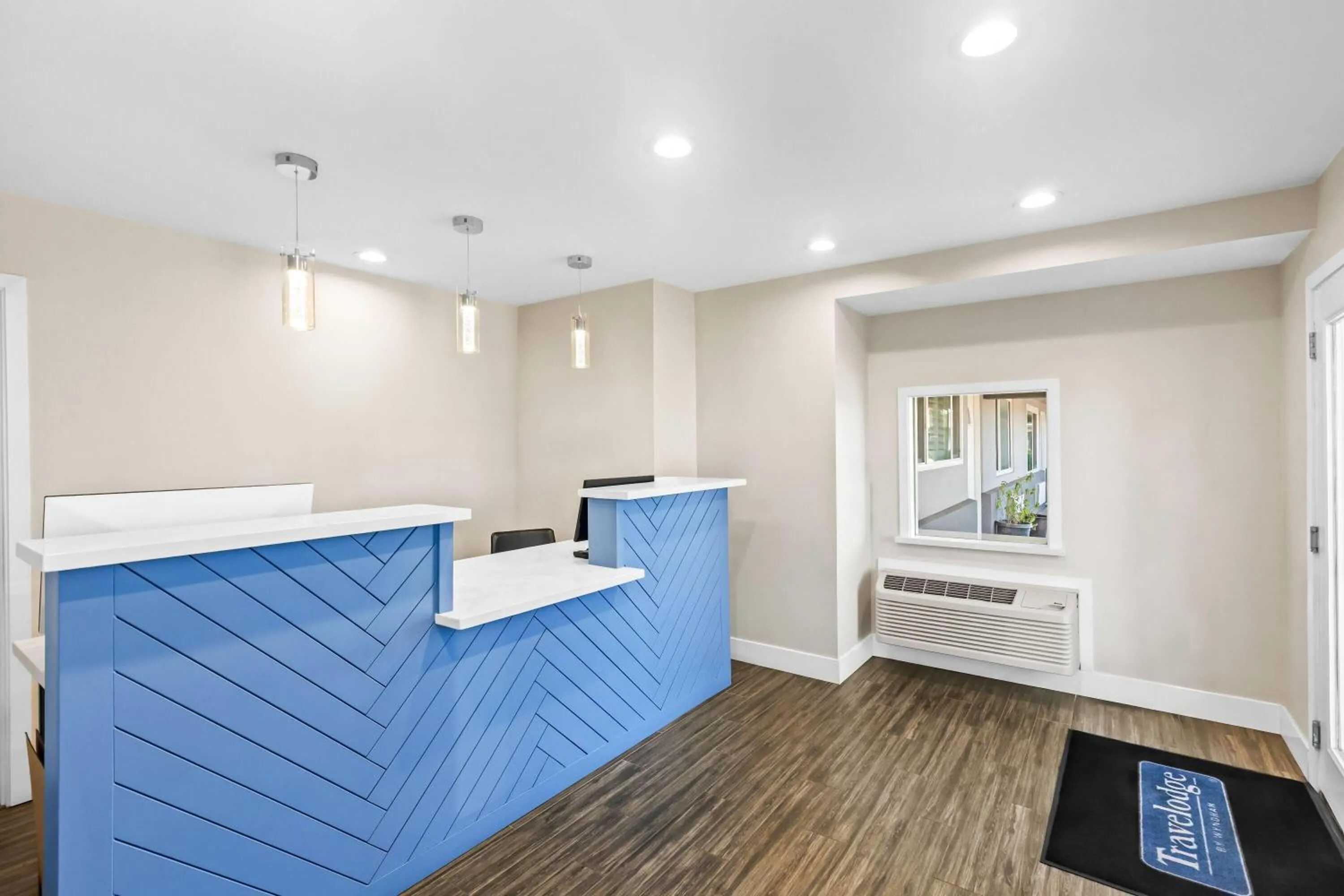 Lobby or reception in Travelodge by Wyndham Santa Rosa Wine Country
