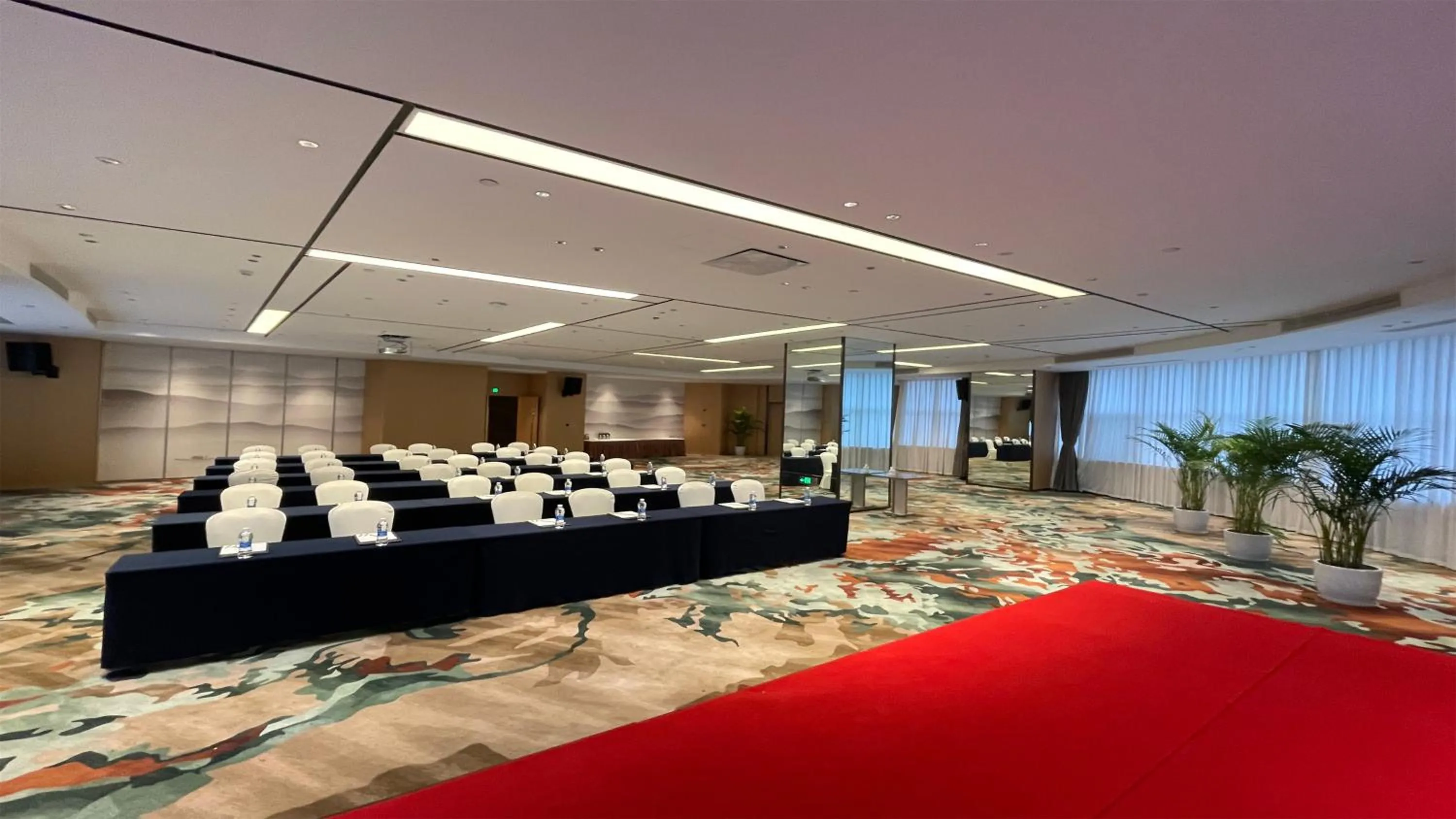 Meeting/conference room in Holiday Inn Xiaoshan by IHG