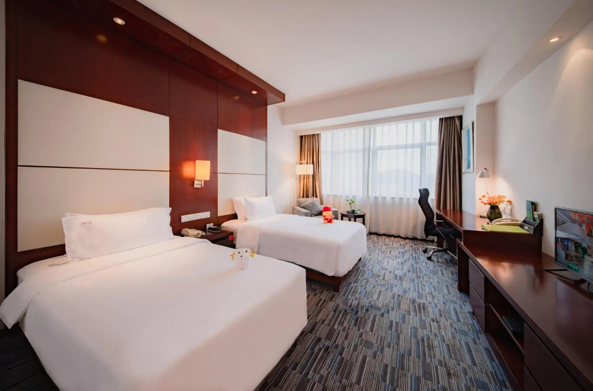 Photo of the whole room, Bed in Holiday Inn Xiaoshan by IHG