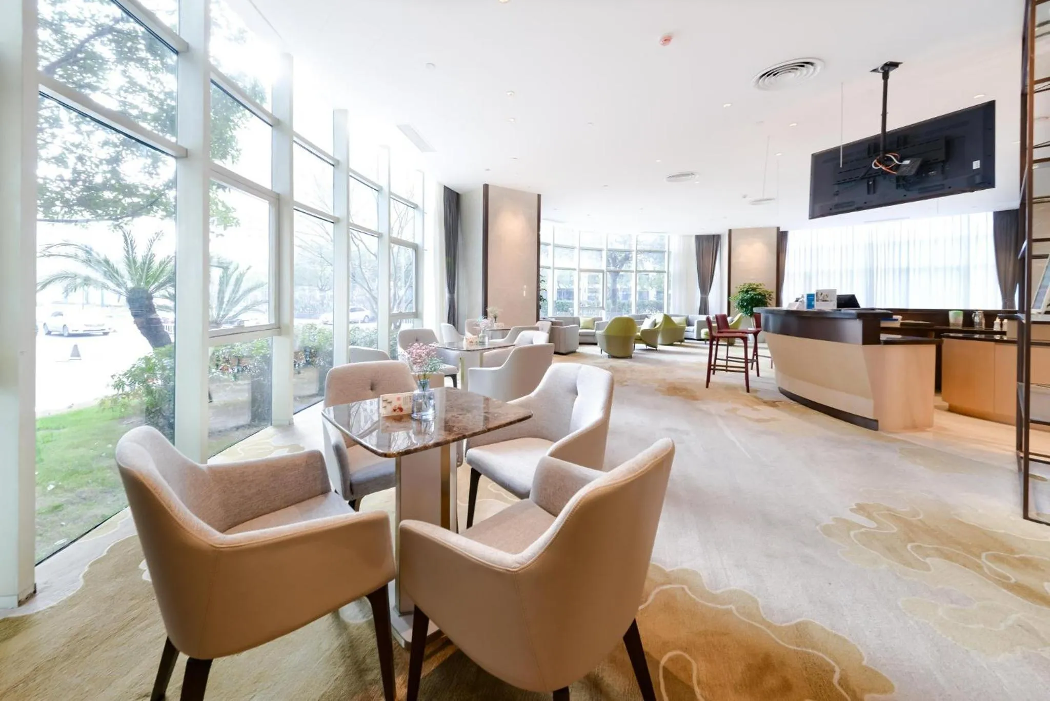 Lounge or bar in Holiday Inn Xiaoshan by IHG