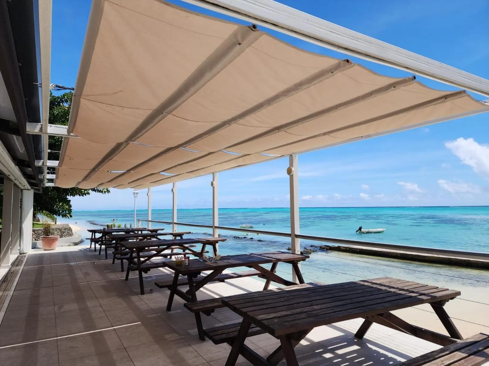 Restaurant/places to eat in Hotel Hibiscus