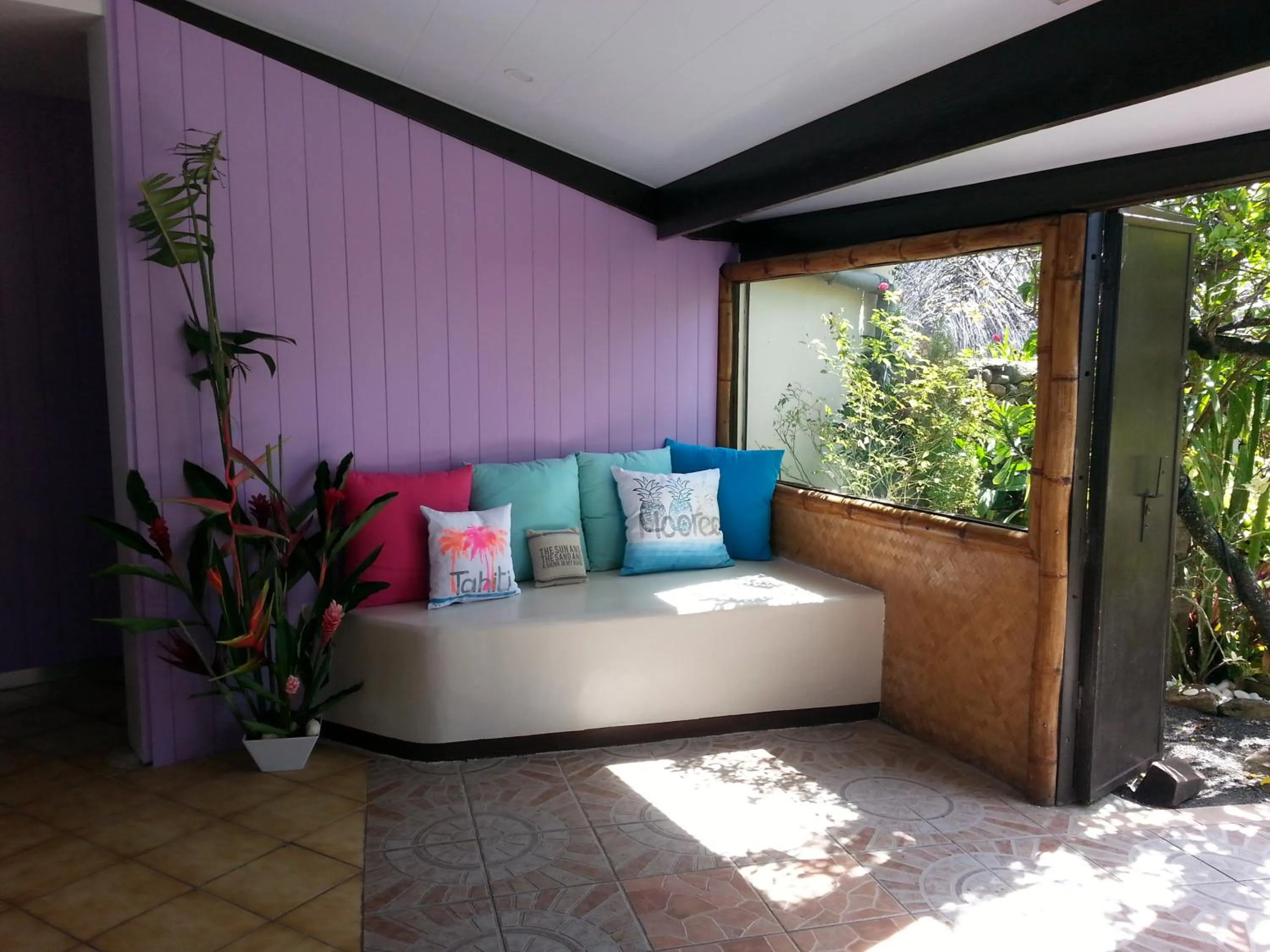 Restaurant/places to eat in Hotel Hibiscus