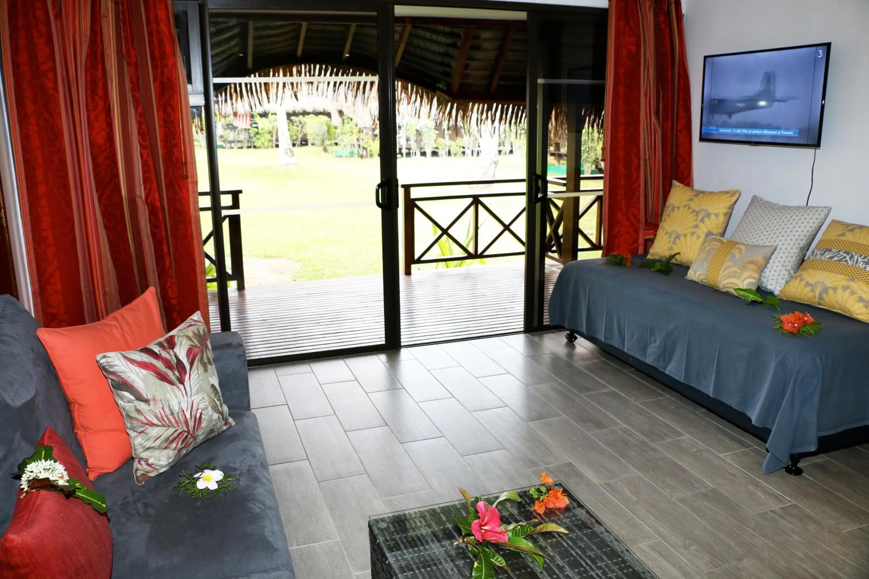 Garden view, Bed in Hotel Hibiscus