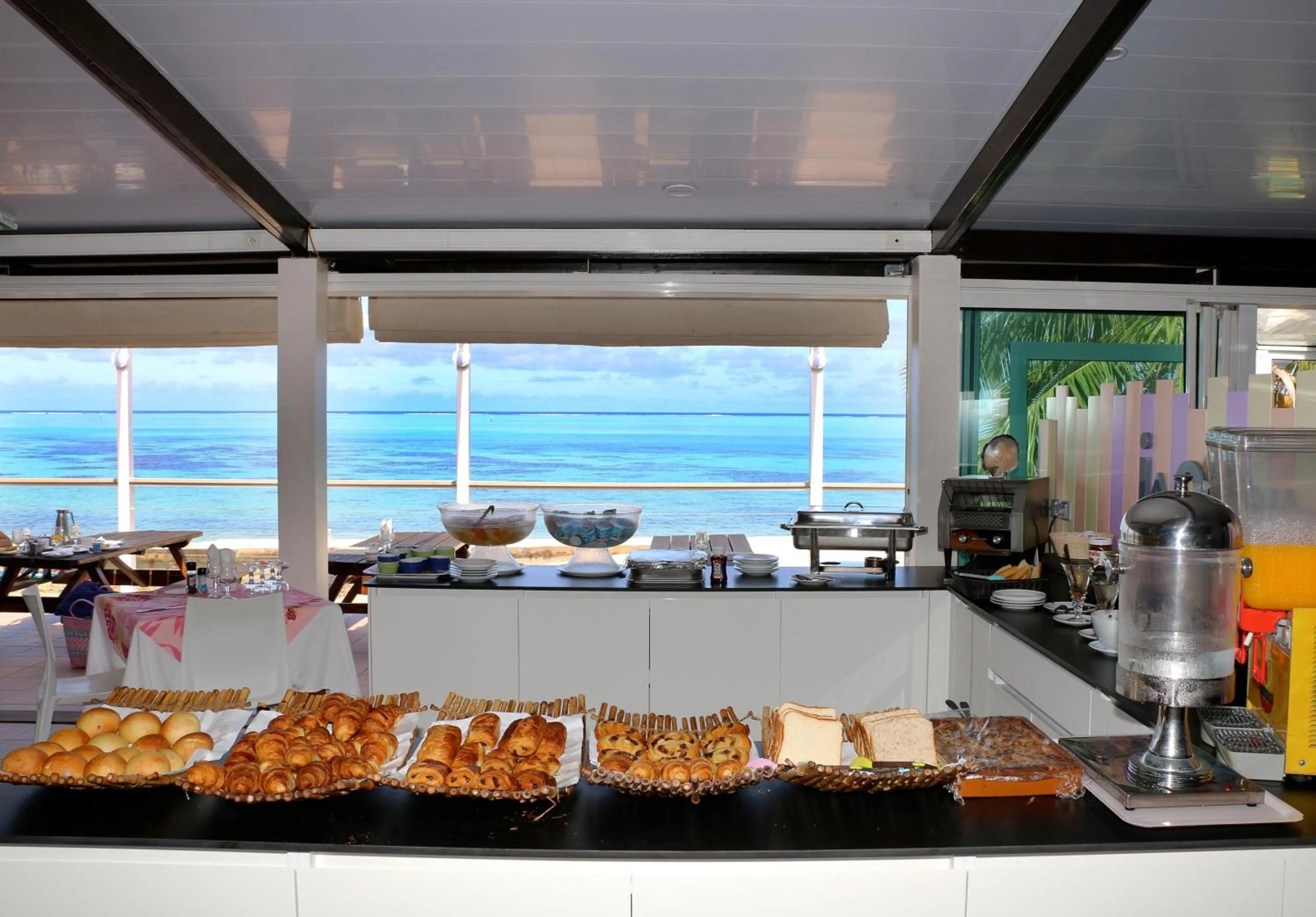 Restaurant/places to eat in Hotel Hibiscus