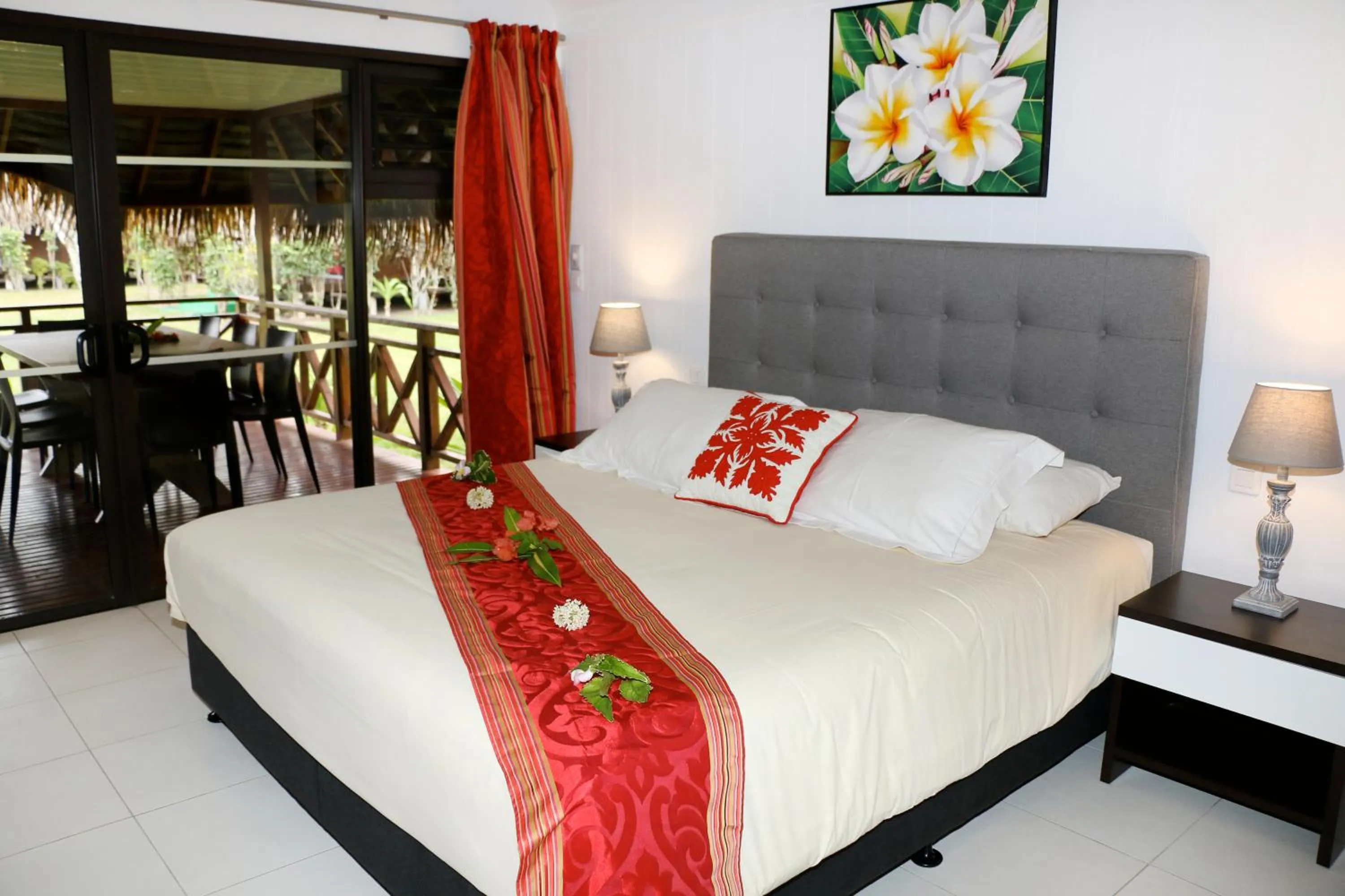 Patio, Bed in Hotel Hibiscus