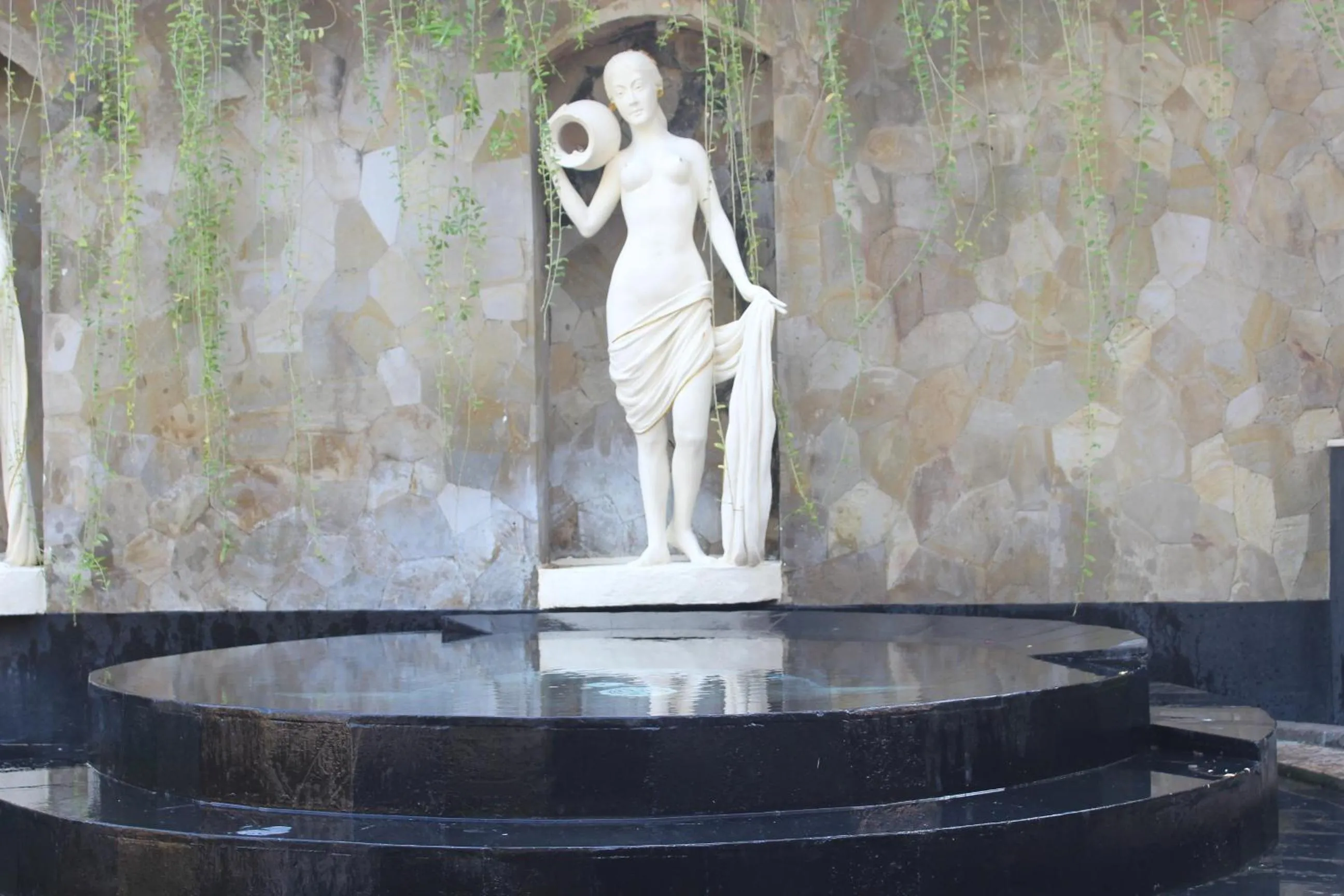 Swimming pool in Dewani Villa Resort