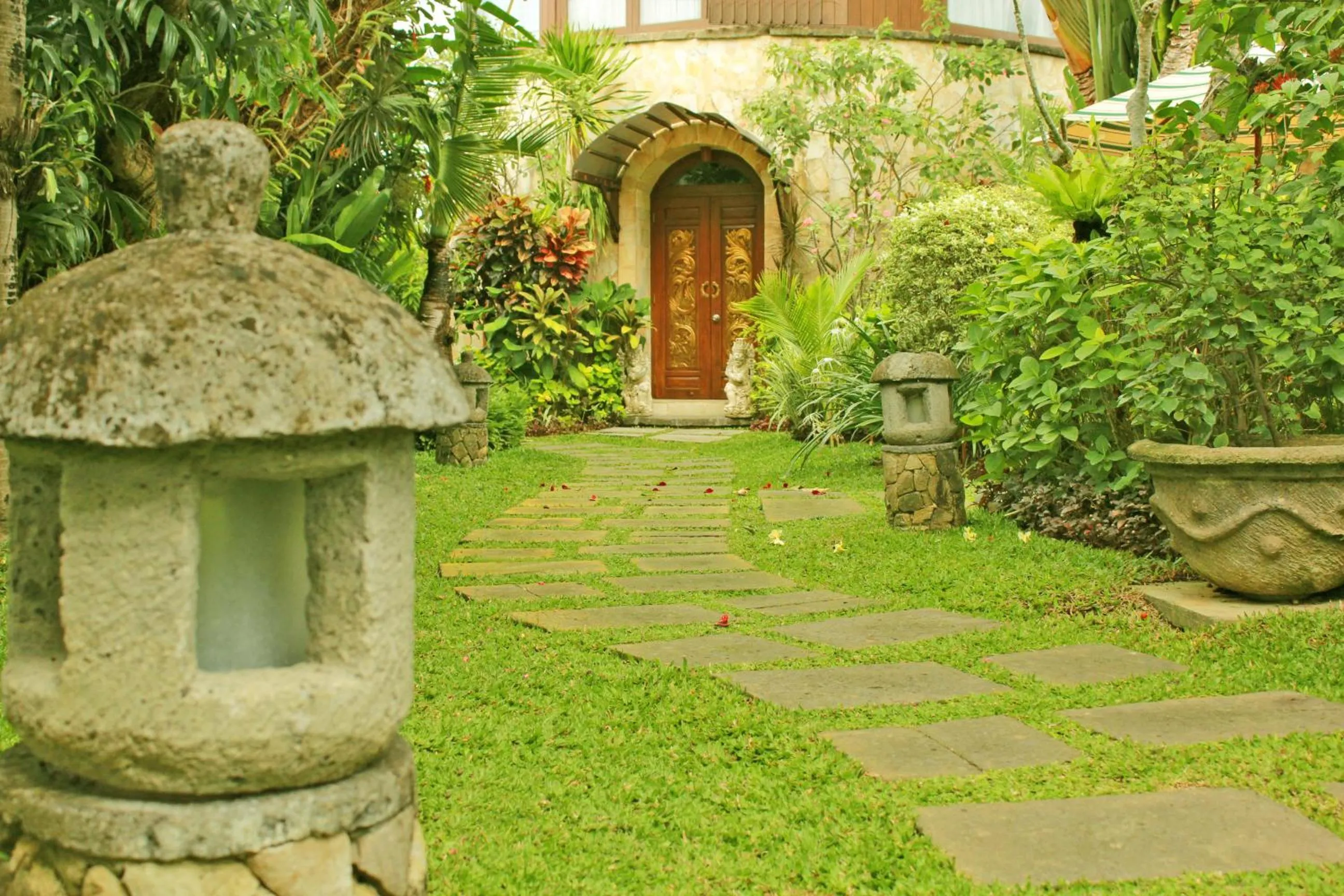 Facade/entrance in Dewani Villa Resort