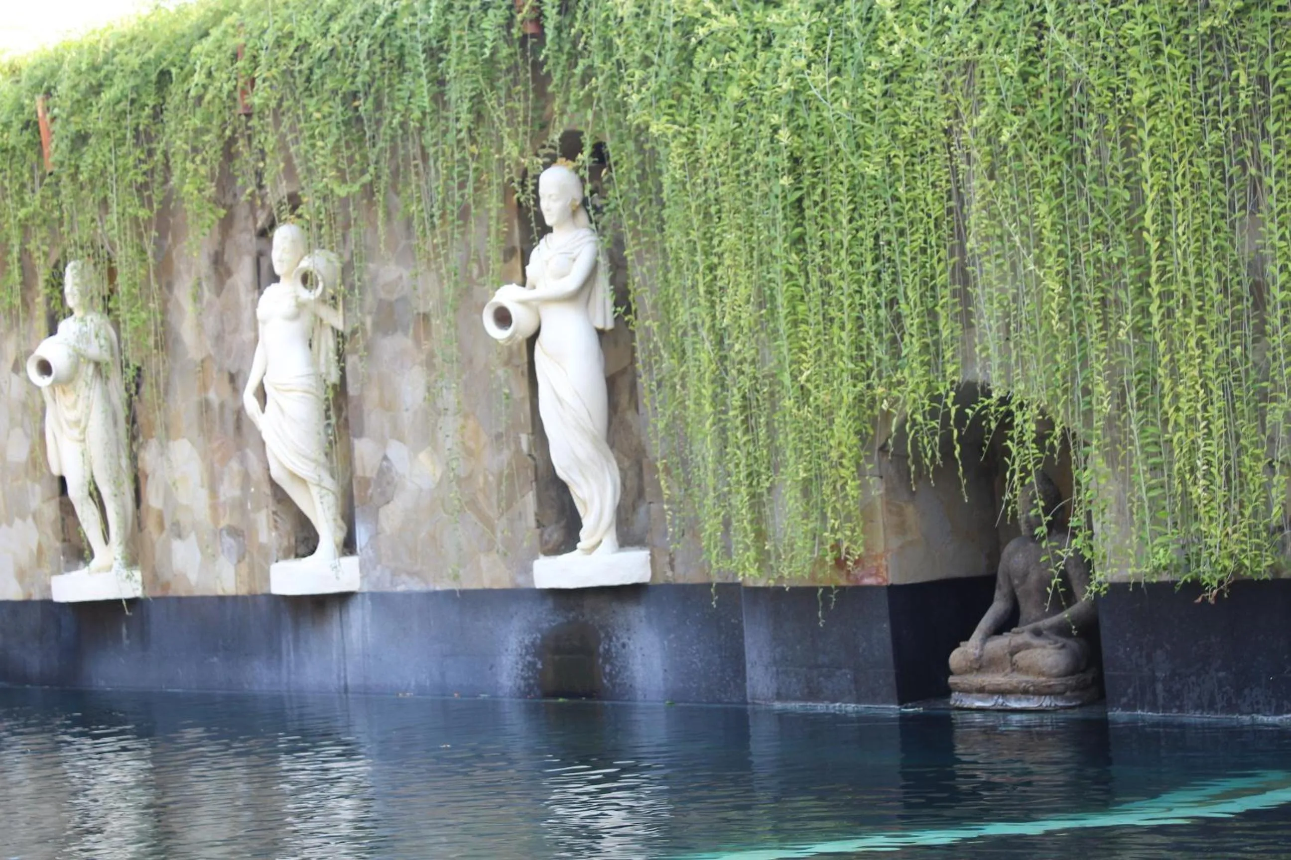 Swimming pool in Dewani Villa Resort