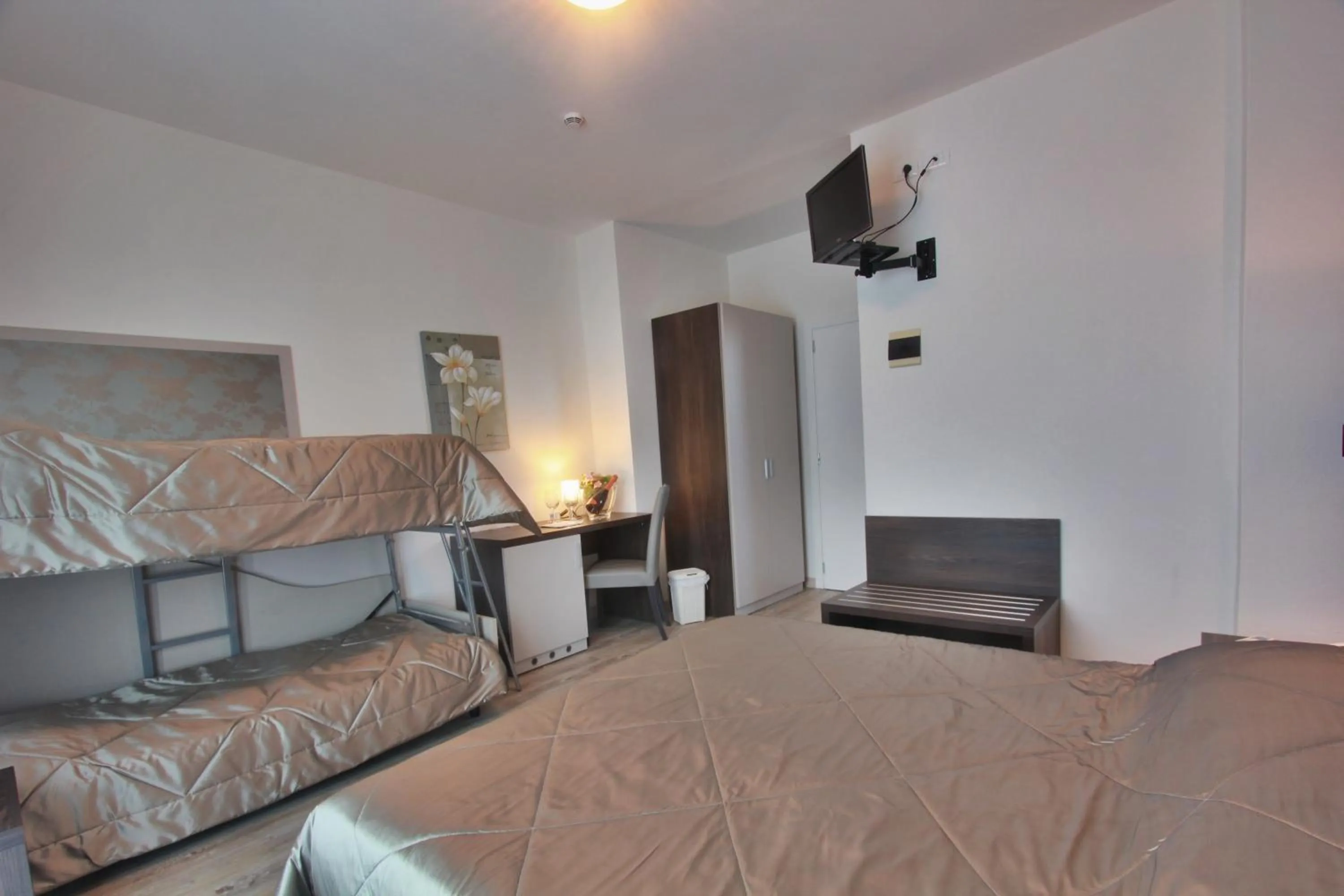 Bedroom, Bed in Hotel Gambrinus