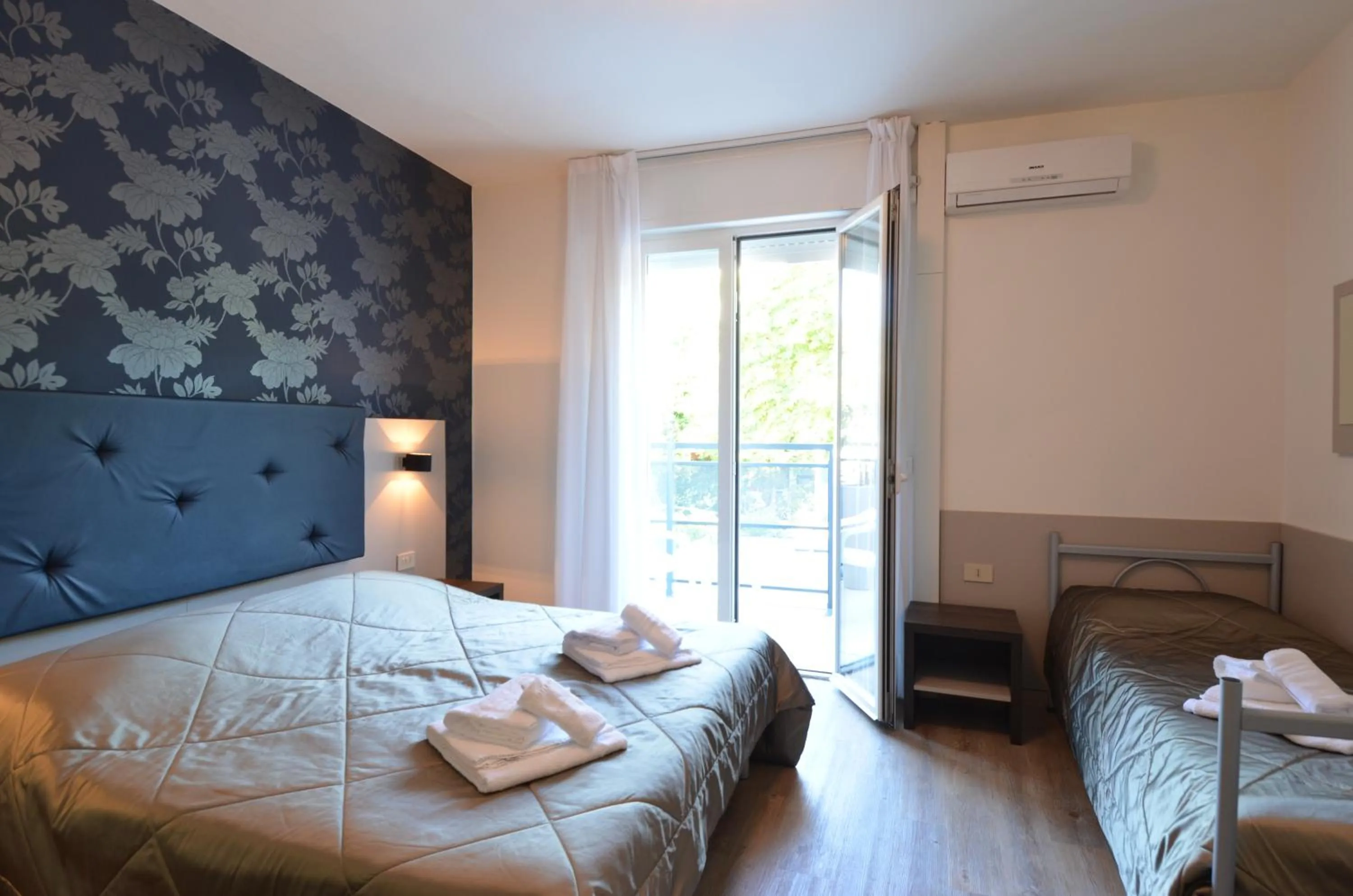 Bedroom, Bed in Hotel Gambrinus