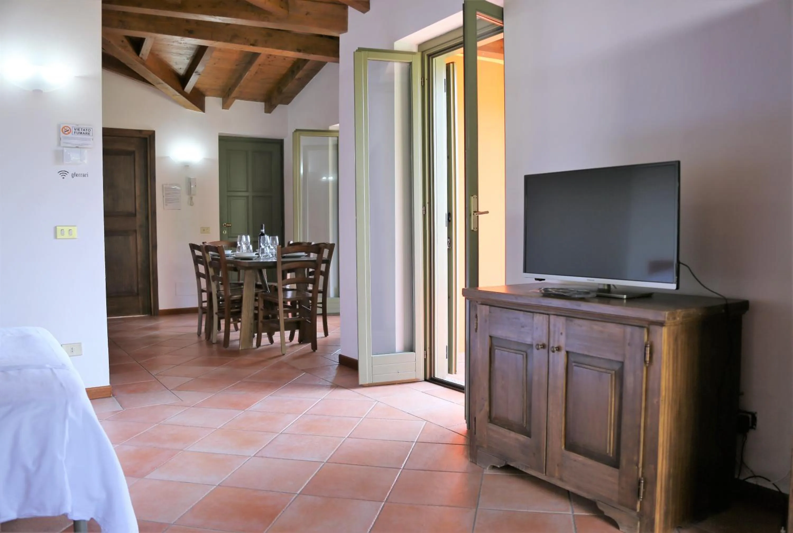 TV and multimedia in Appartamenti Ferrari Residence