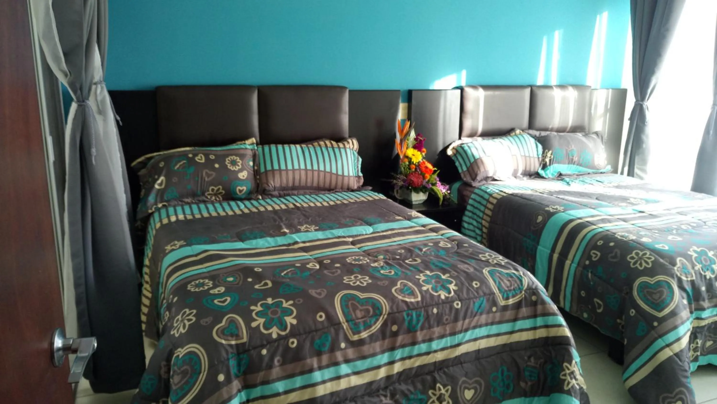 Photo of the whole room, Bed in Suites Sta Tere