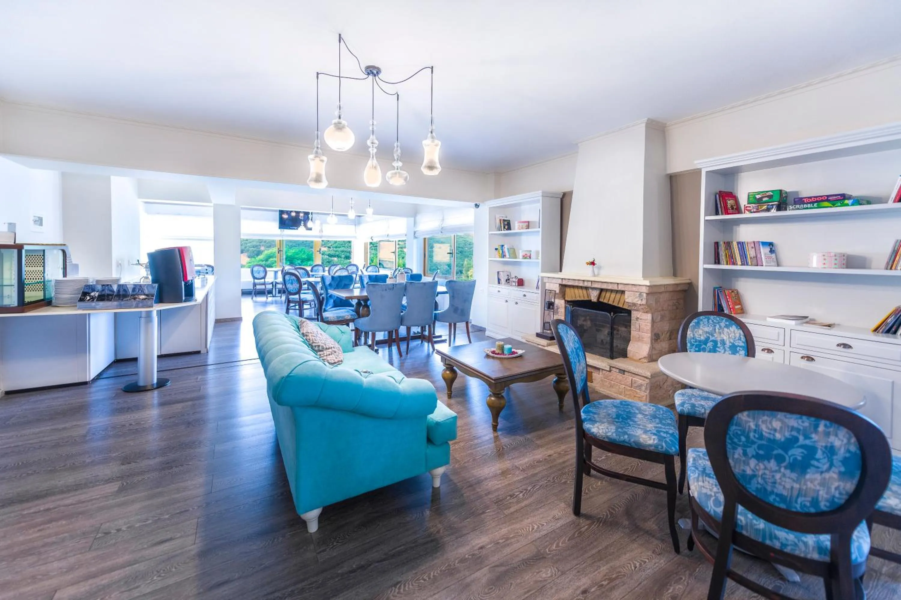 Communal lounge/ TV room in Thermios Apollon