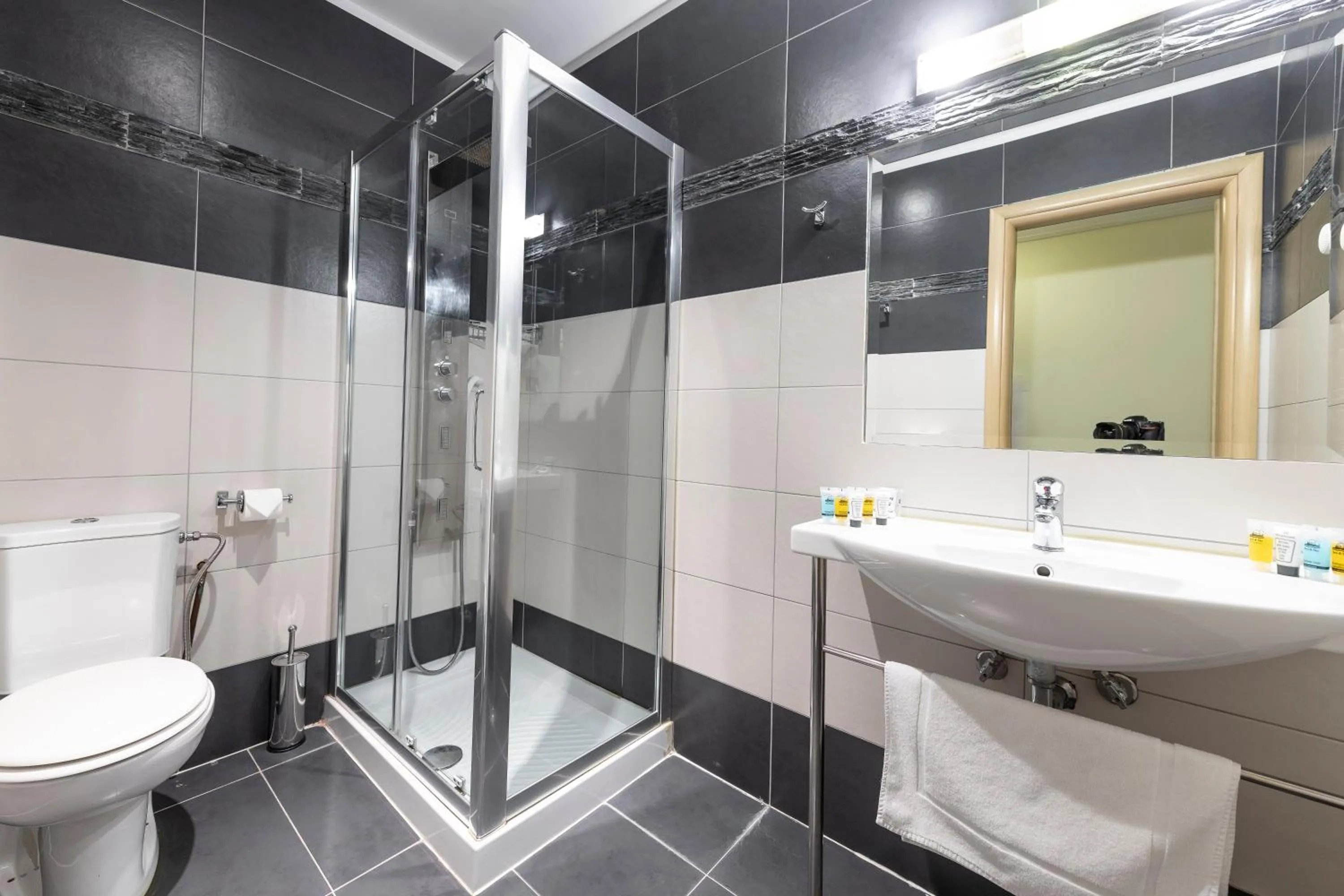 Bathroom in Thermios Apollon