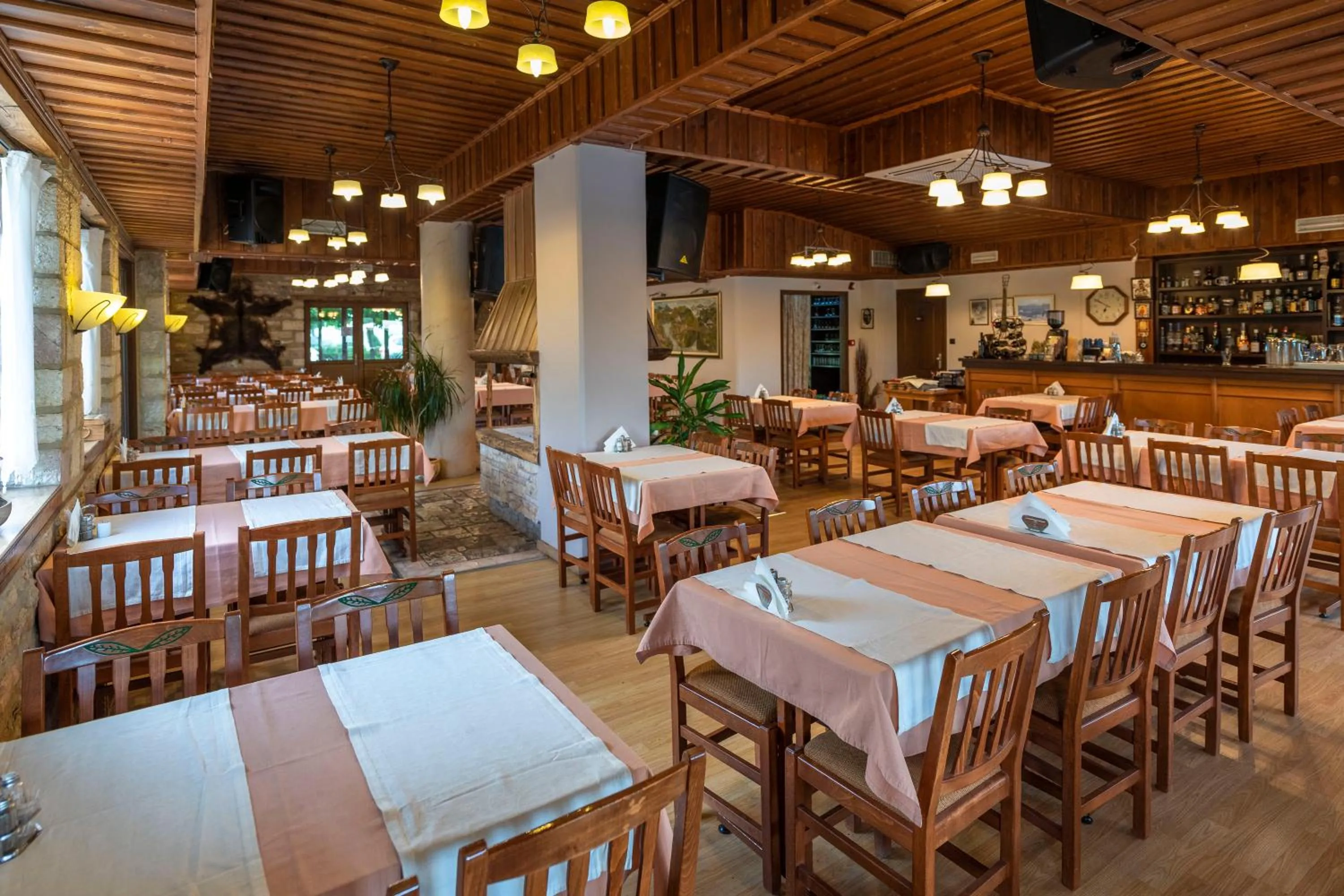 Restaurant/places to eat in Thermios Apollon