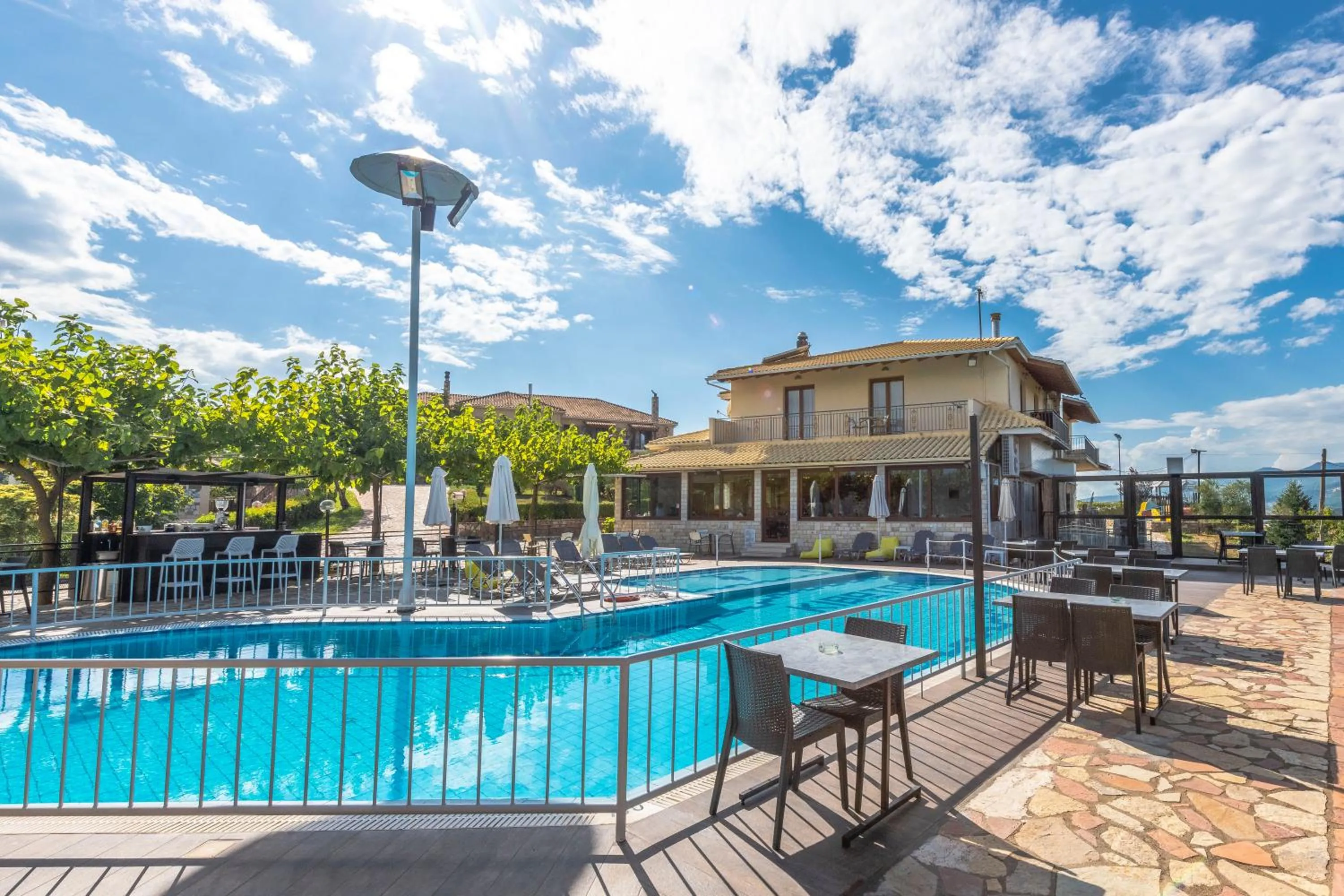 Restaurant/places to eat in Thermios Apollon