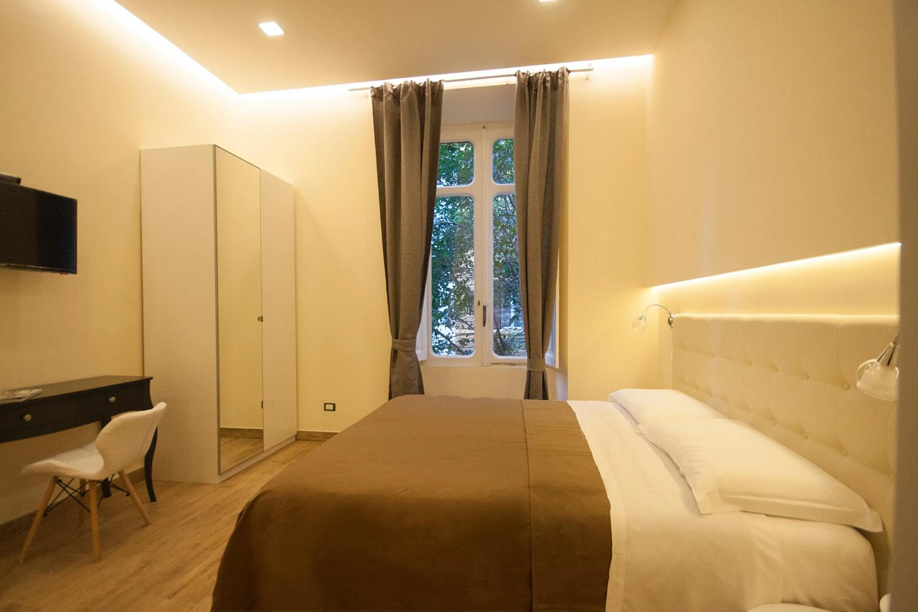 Photo of the whole room, Bed in Quiriti Vatican Relais