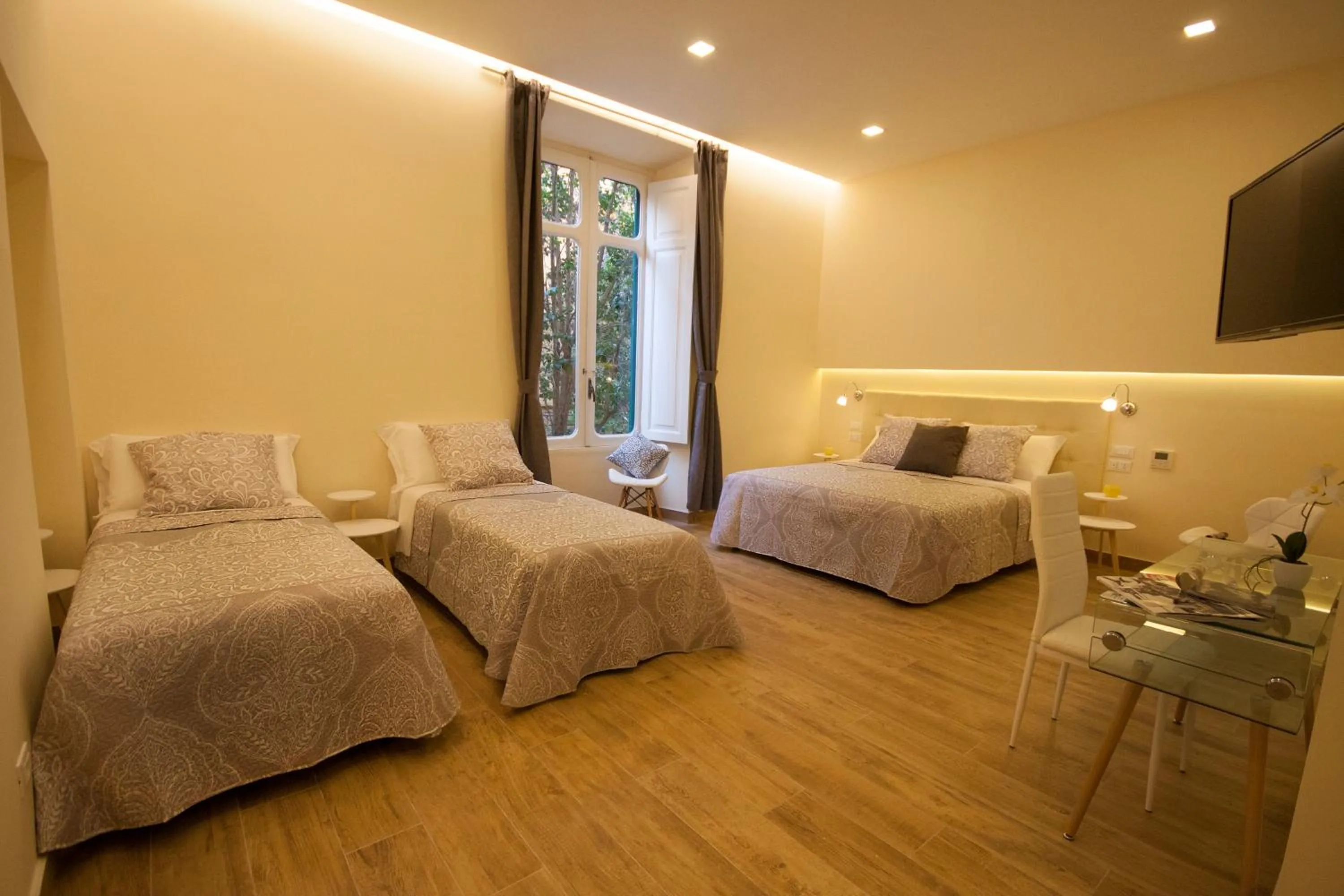 Photo of the whole room, Bed in Quiriti Vatican Relais