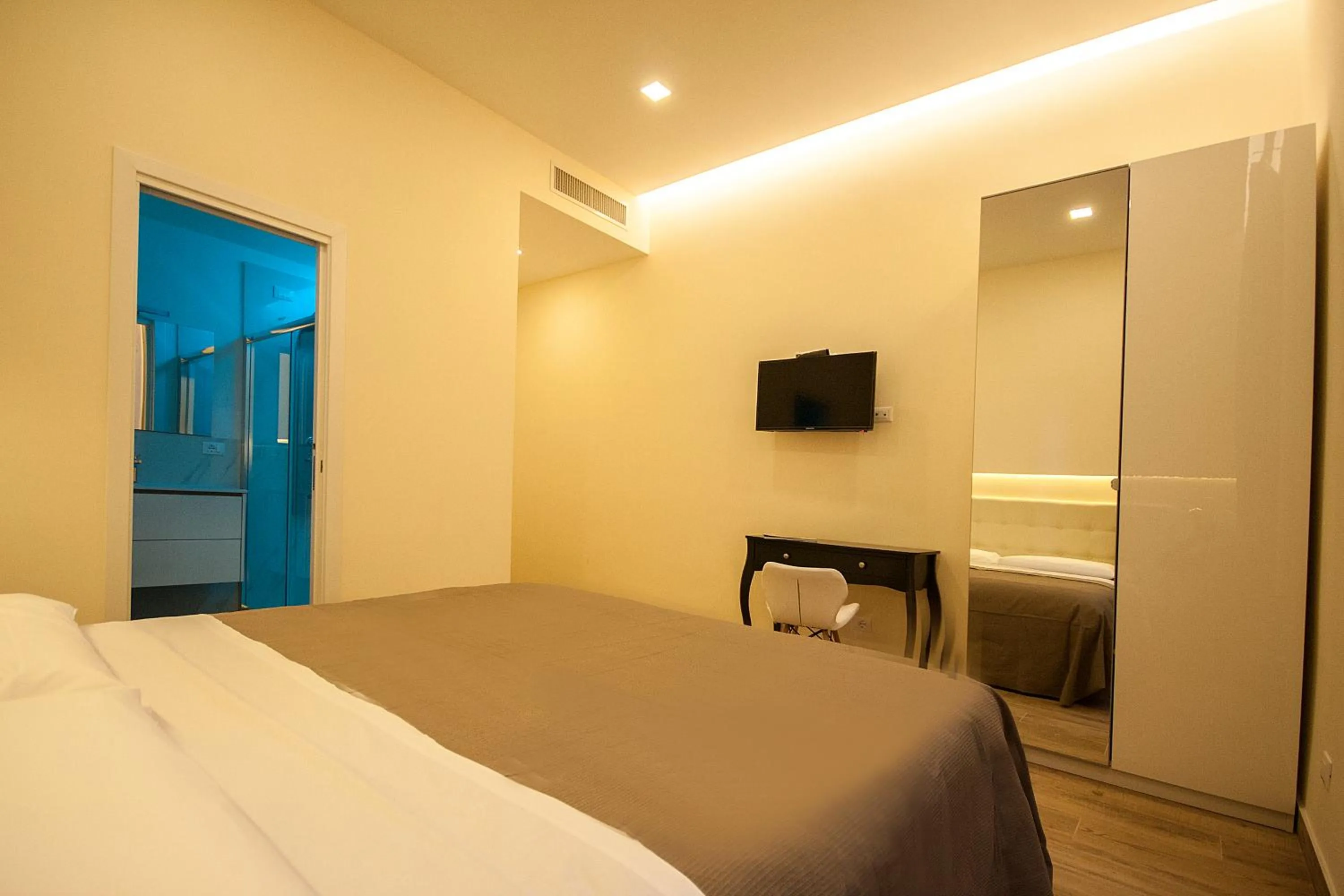 Photo of the whole room, Bed in Quiriti Vatican Relais