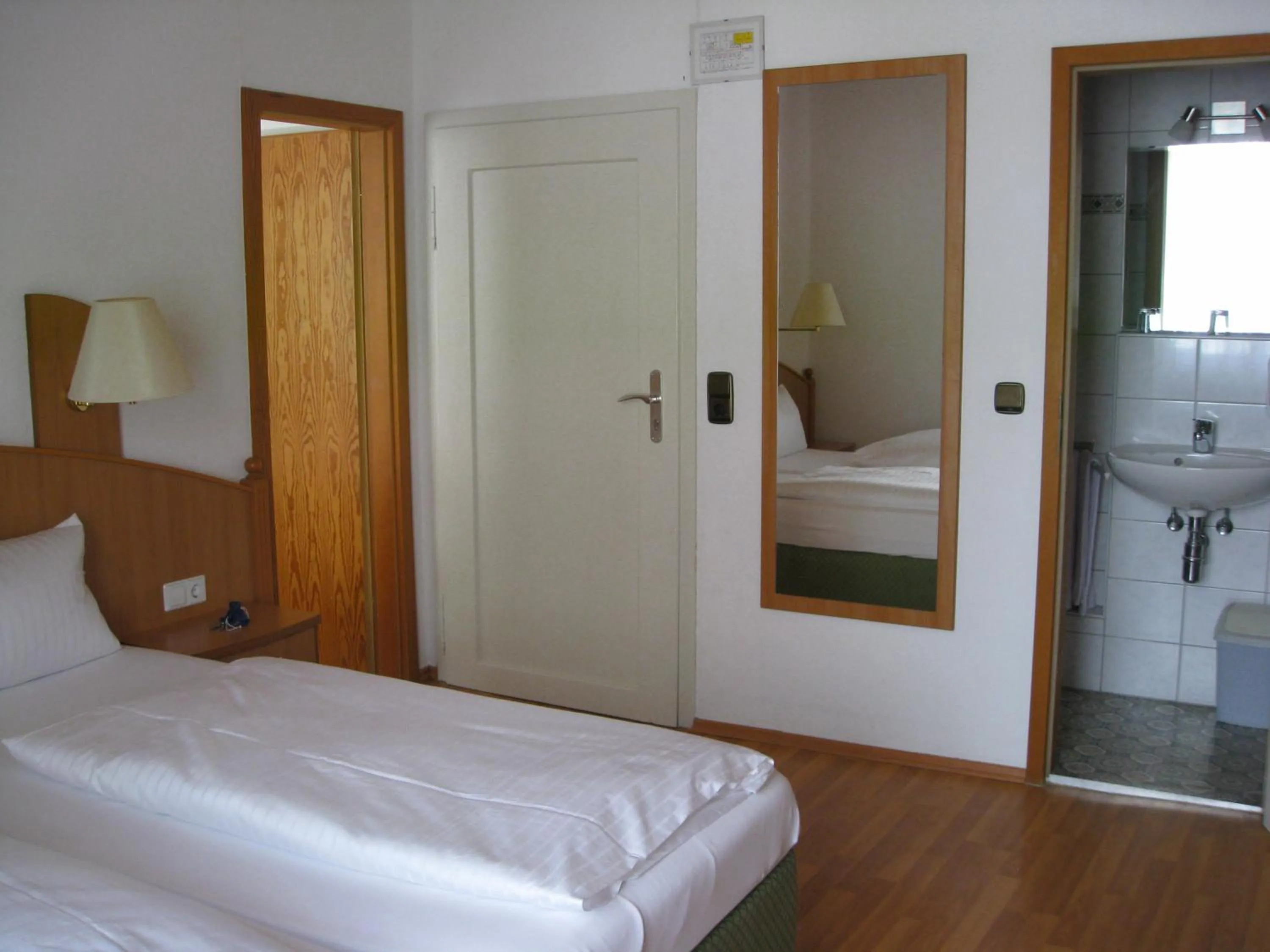 Photo of the whole room, Bed in Hotel Möve garni
