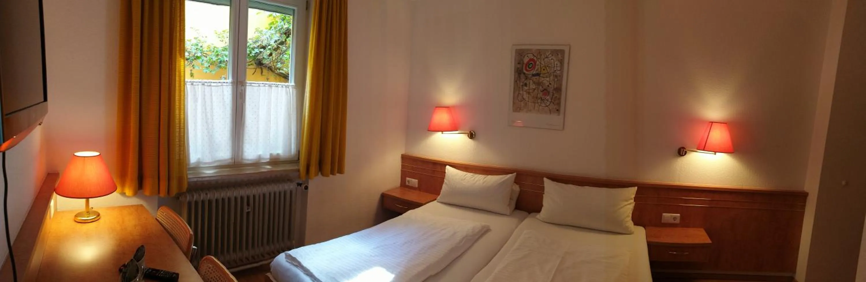 Photo of the whole room, Bed in Hotel Möve garni