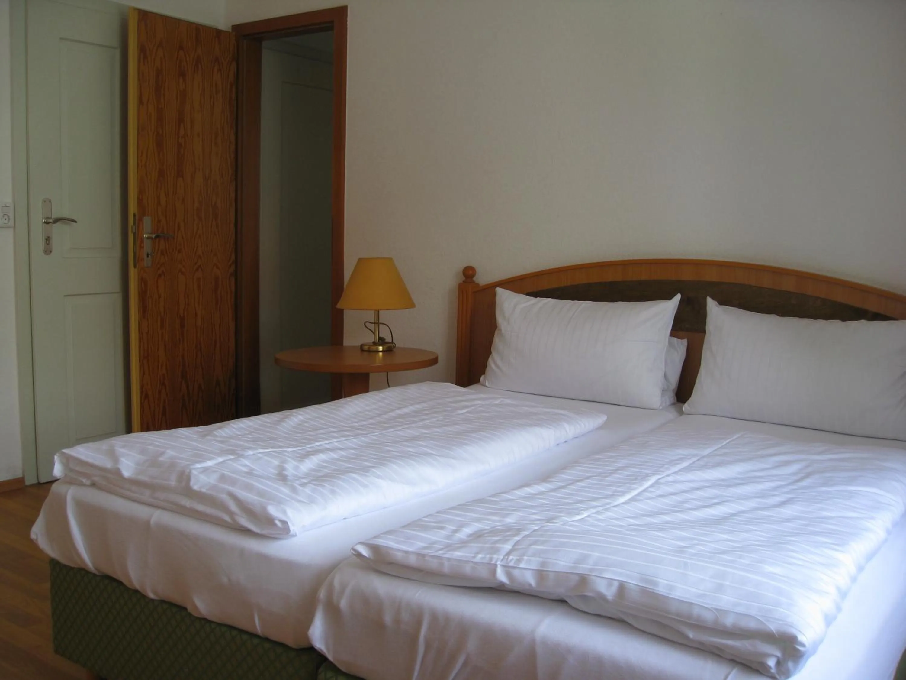 Photo of the whole room, Bed in Hotel Möve garni