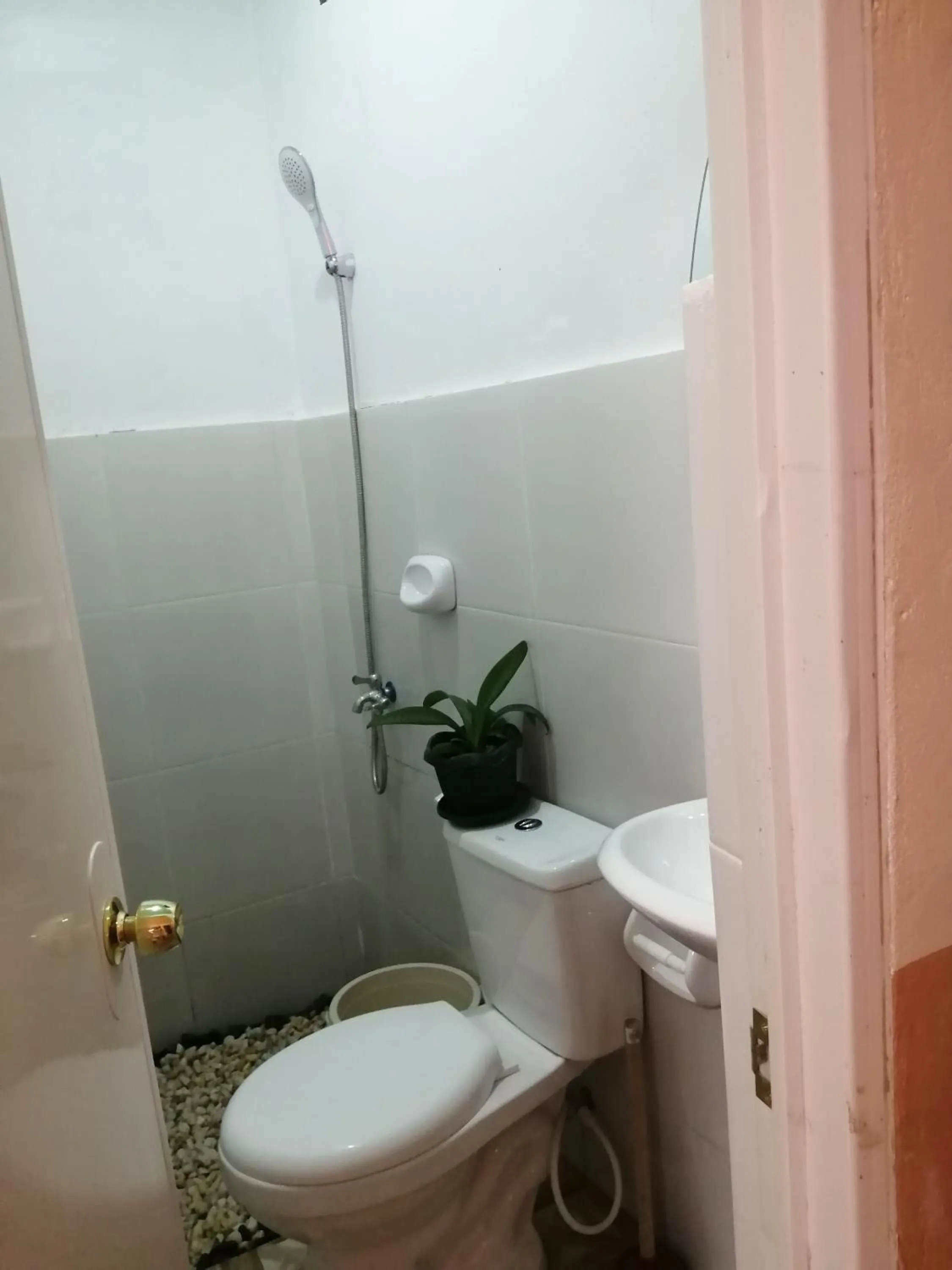 MiL's Hillside Tourist Inn