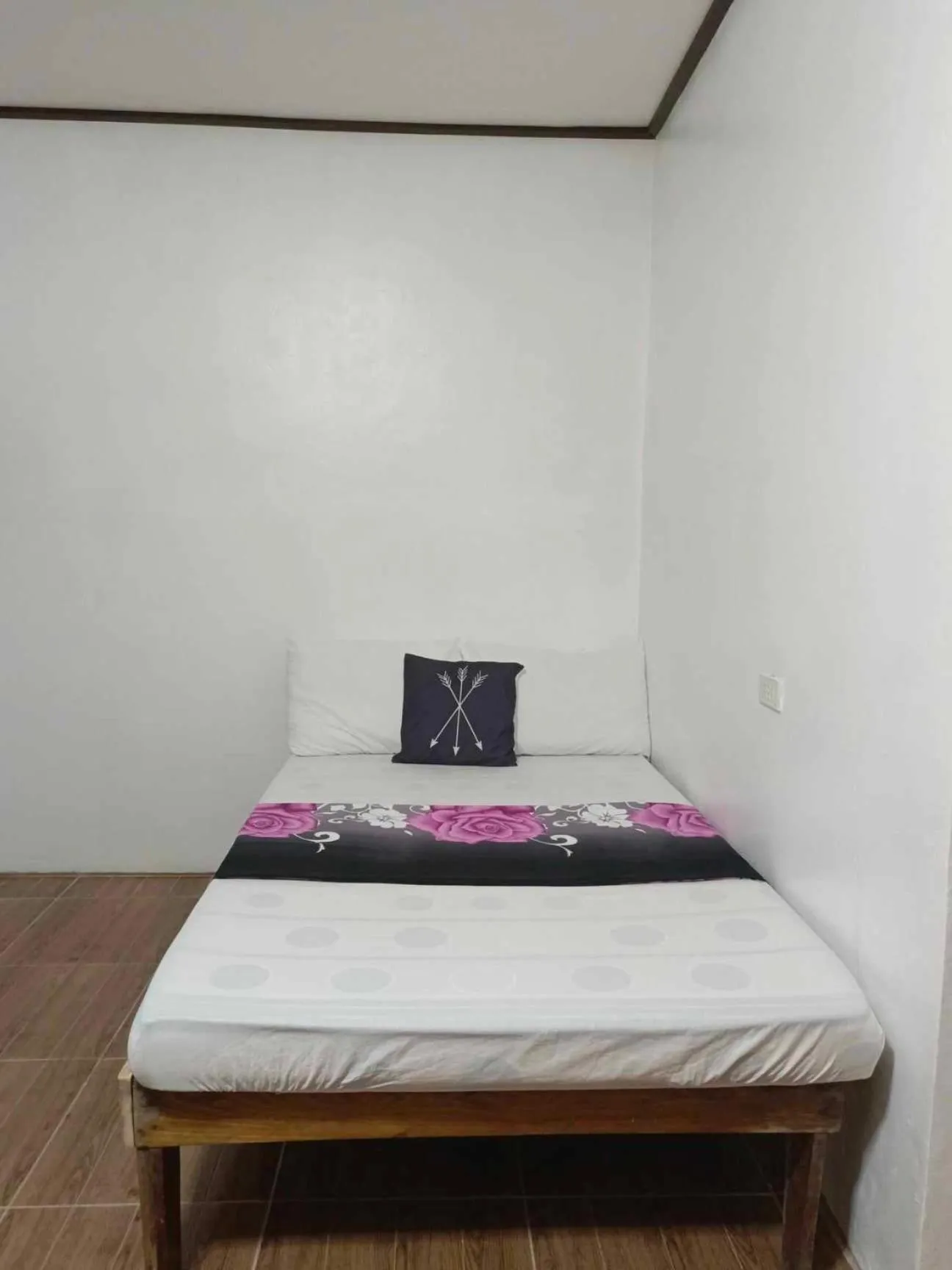 Bed in MiL's Hillside Tourist Inn