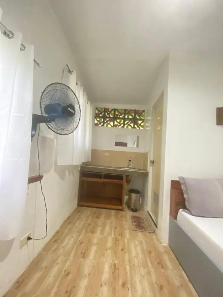 Bed in MiL's Hillside Tourist Inn