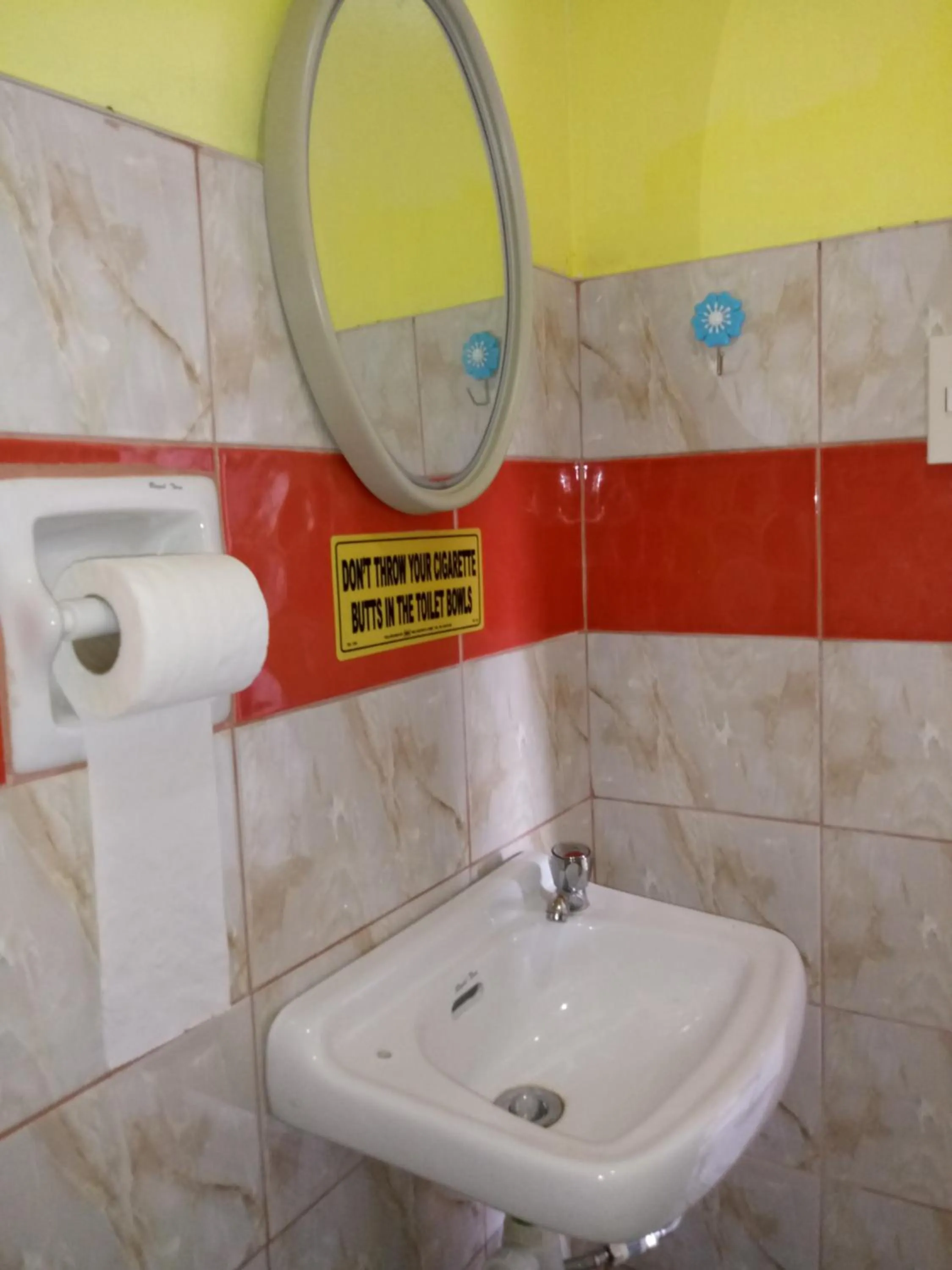 Bathroom in MiL's Hillside Tourist Inn