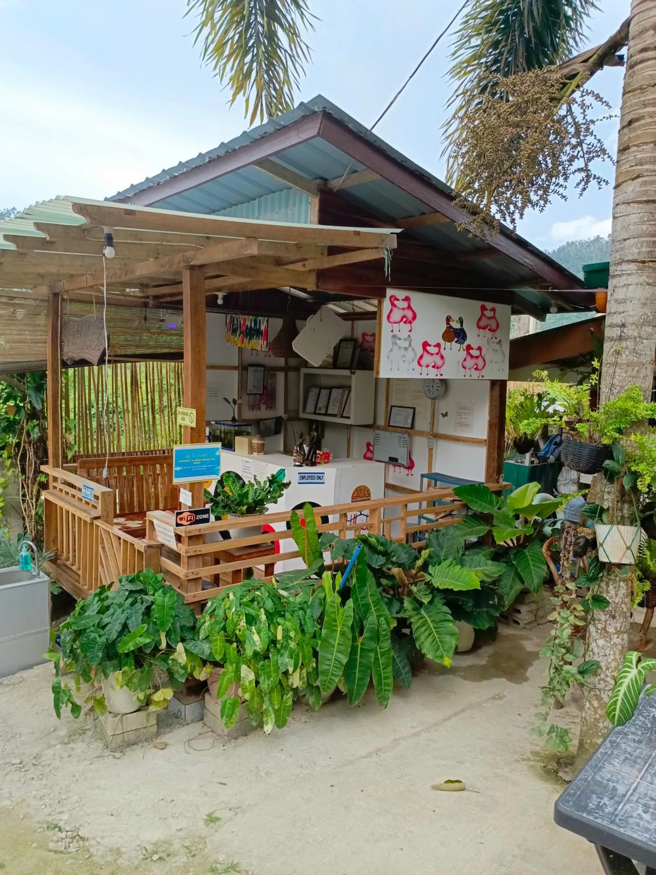 MiL's Hillside Tourist Inn