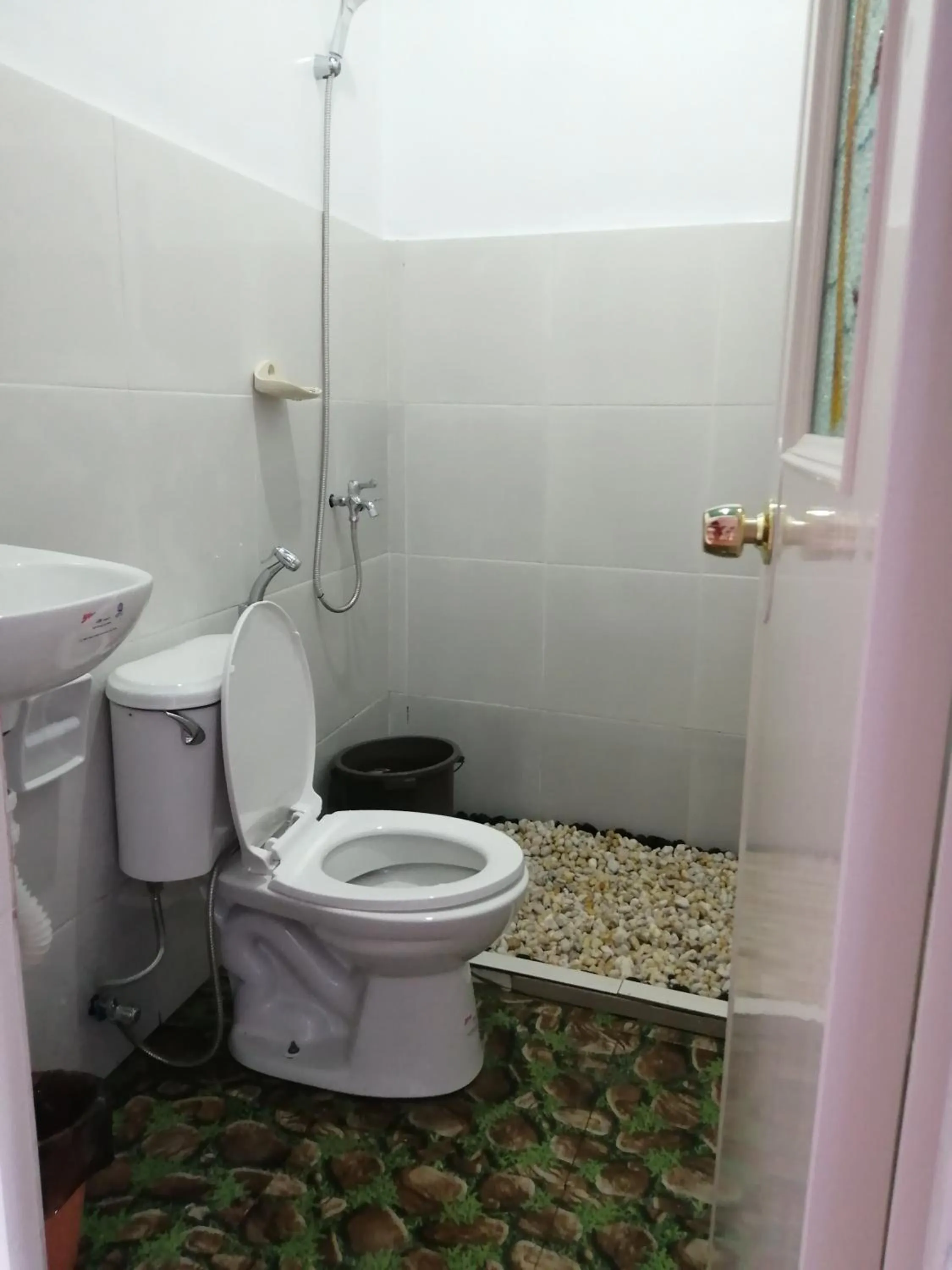 MiL's Hillside Tourist Inn