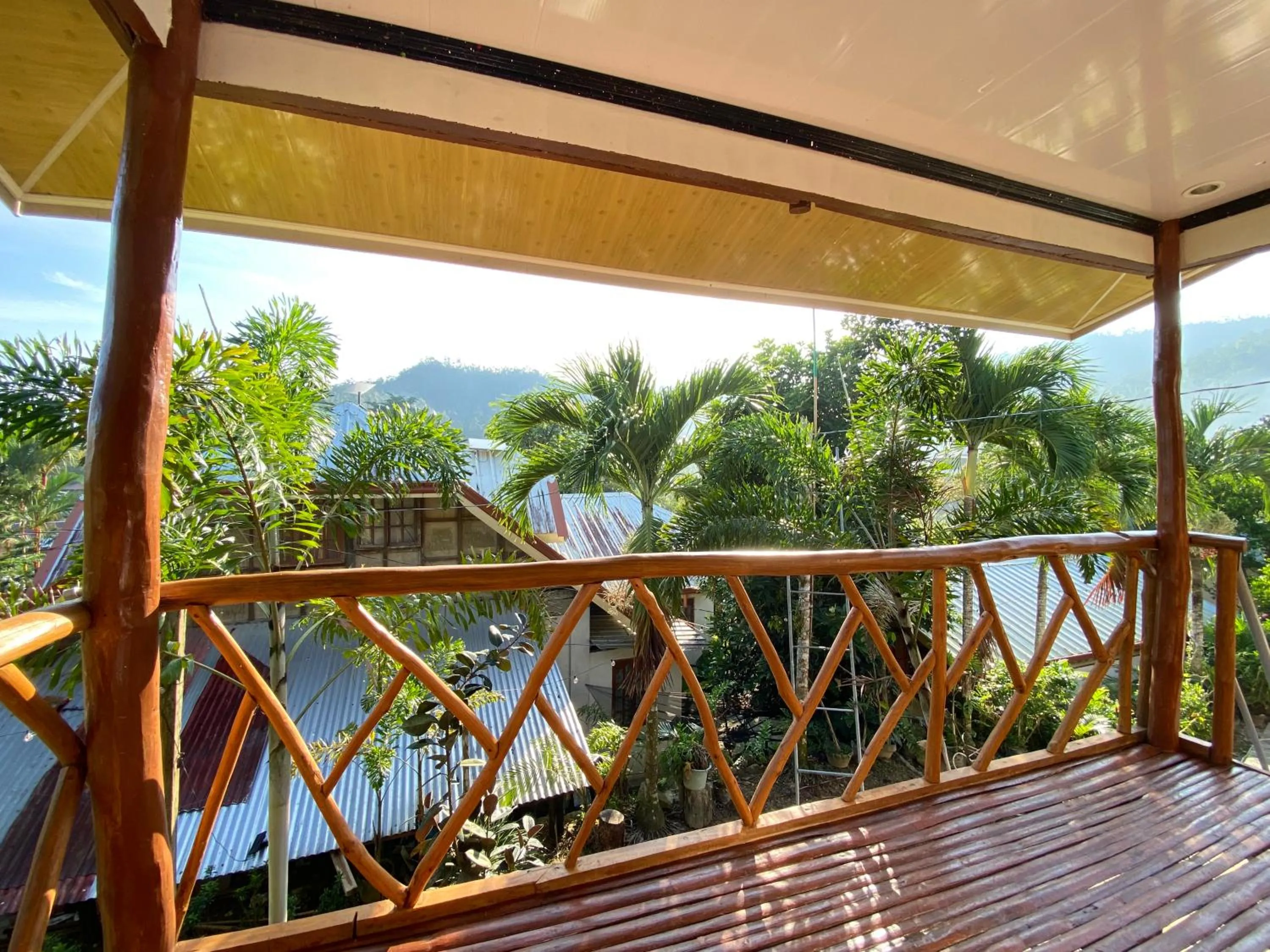 MiL's Hillside Tourist Inn