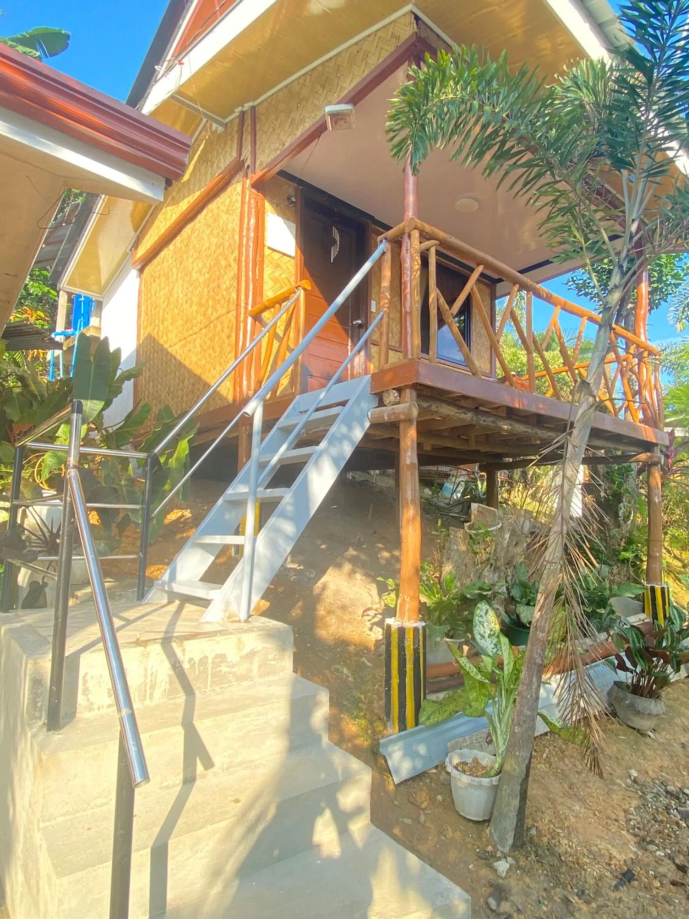 MiL's Hillside Tourist Inn