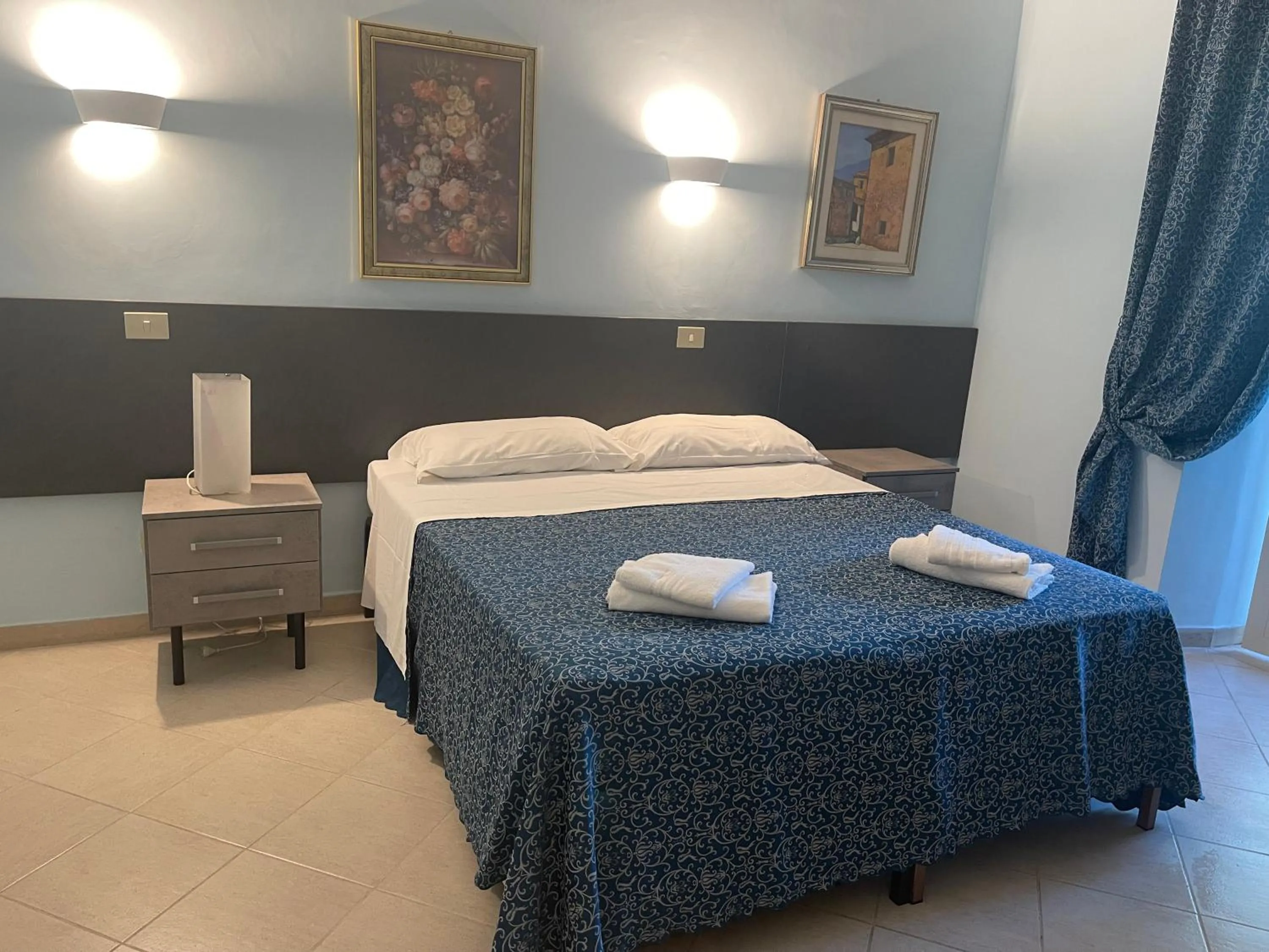 Bed in Residence Lodi