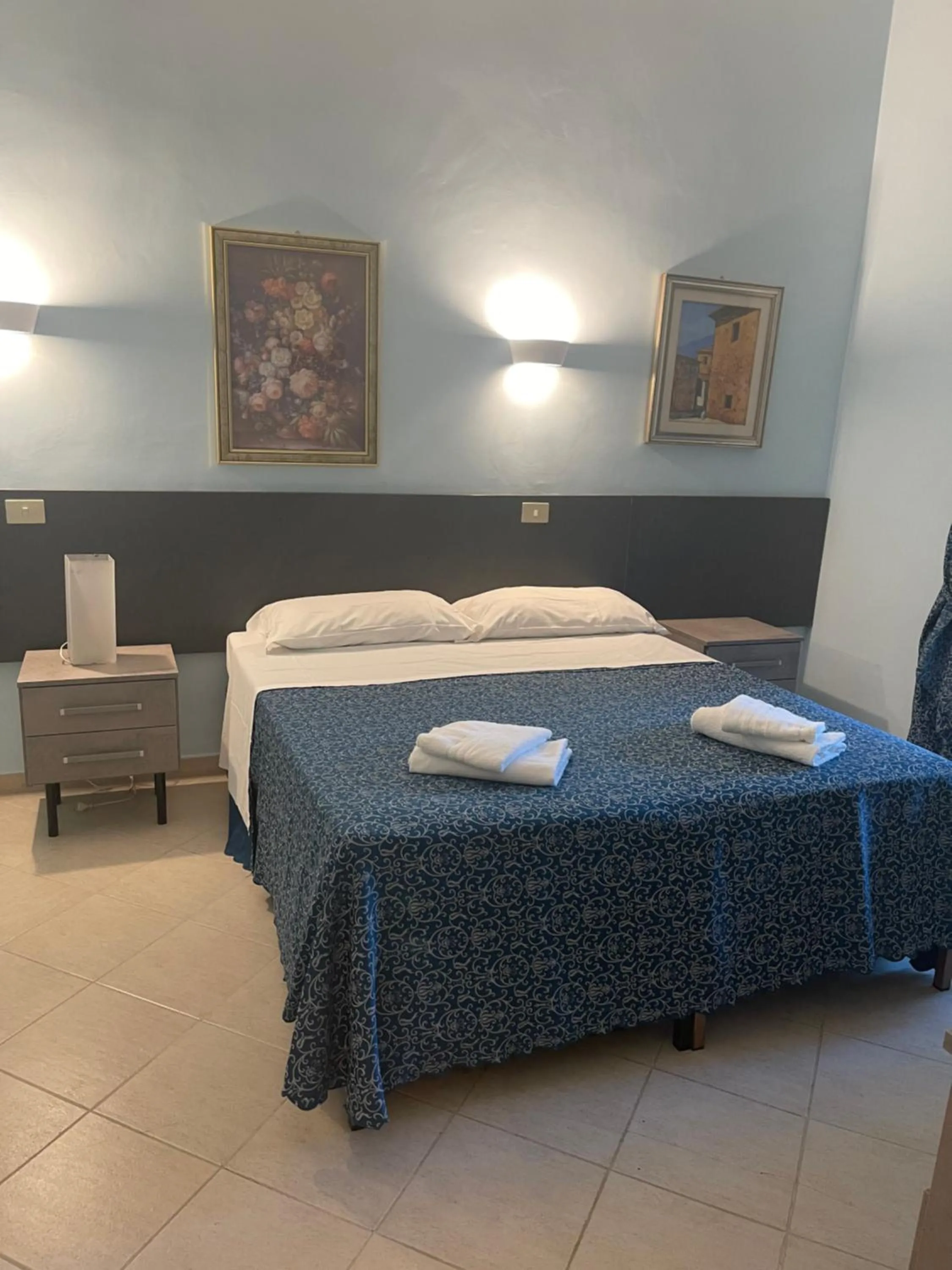 Bed in Residence Lodi