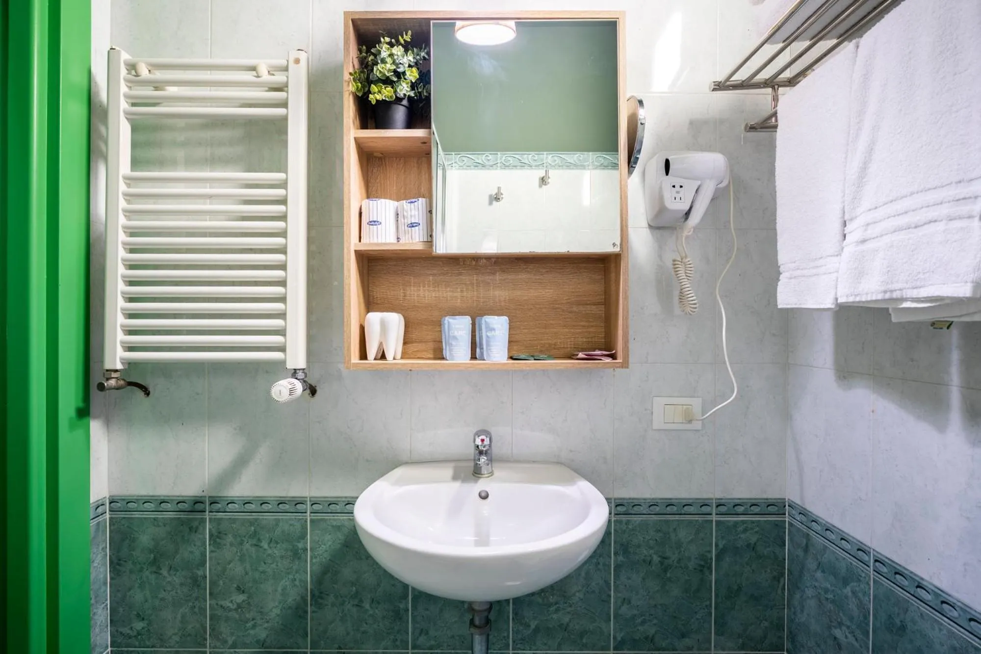 Shower in BOBOTEL ROOMS City Center