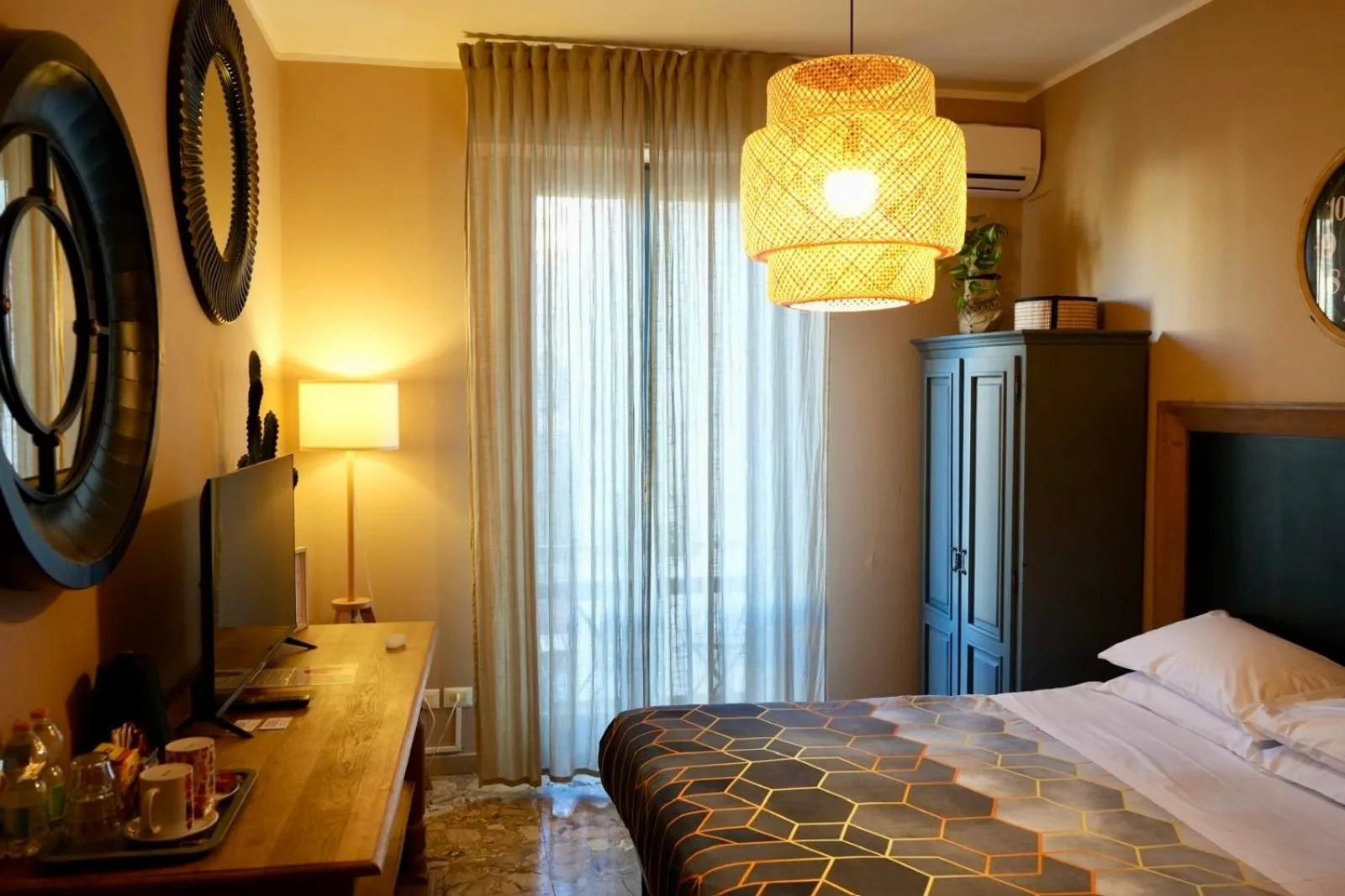 Photo of the whole room, Bed in BOBOTEL City Center