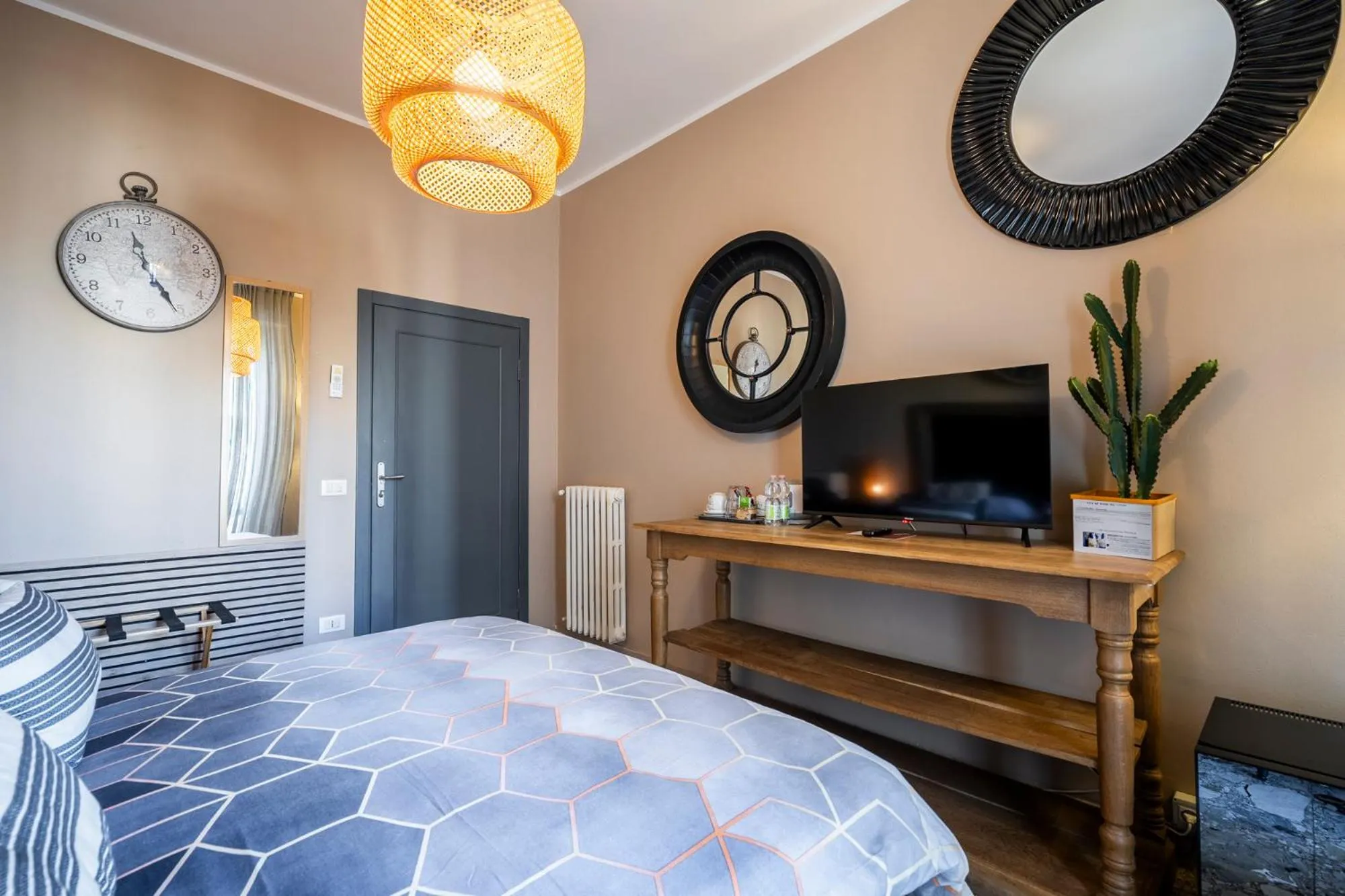 Bedroom, Bed in BOBOTEL ROOMS City Center