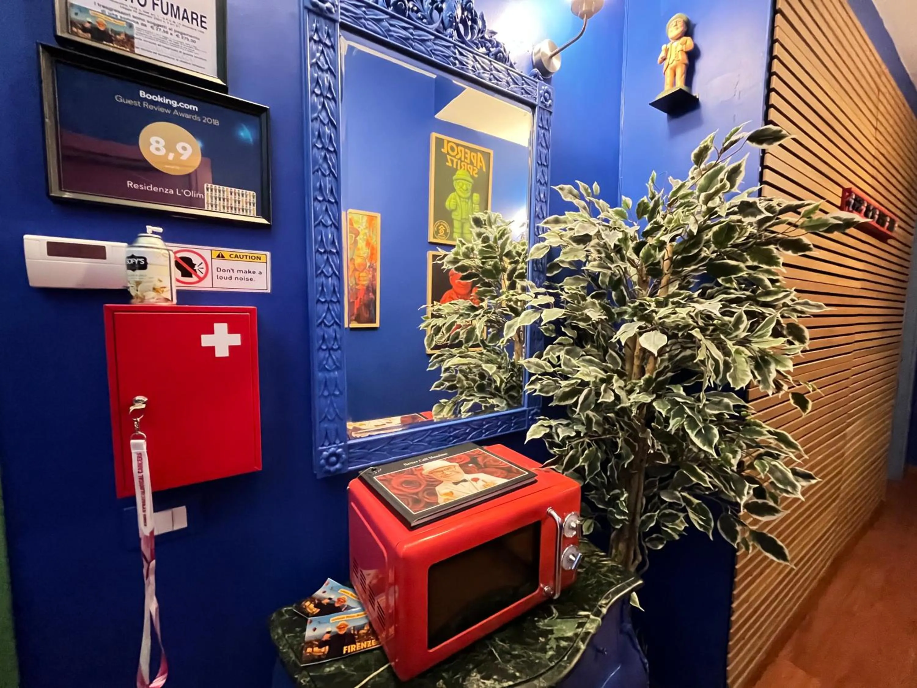 vending machine in BOBOTEL ROOMS City Center